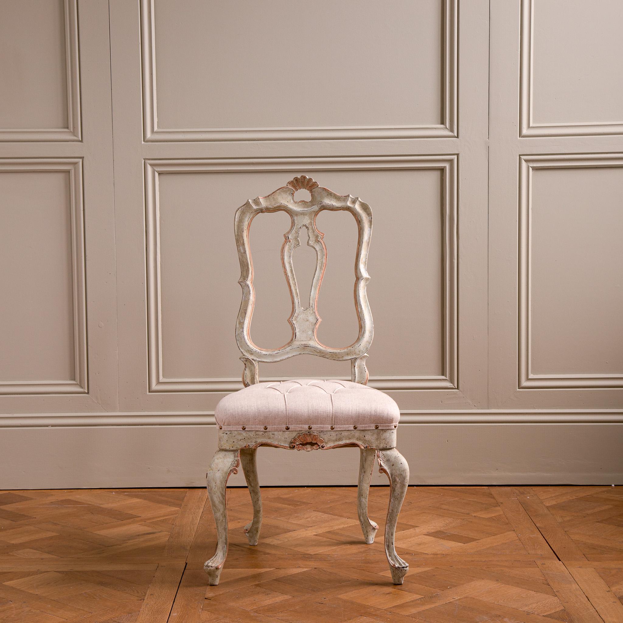 Satz von sechs venezianischen Esszimmerstühlen (Italienisch) im Angebot