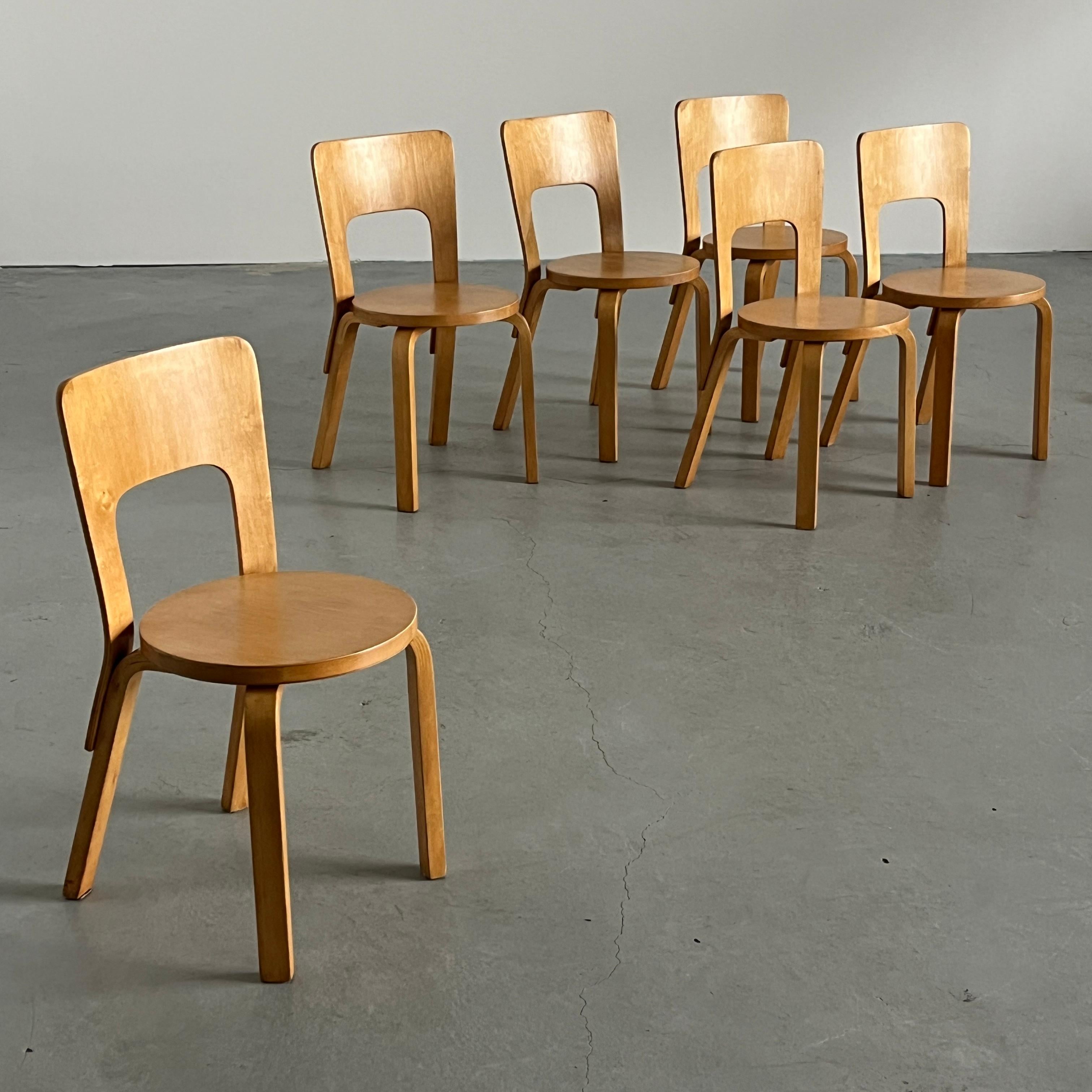 Scandinave moderne Ensemble de 6 chaises de salle à manger en bois de bouleau 