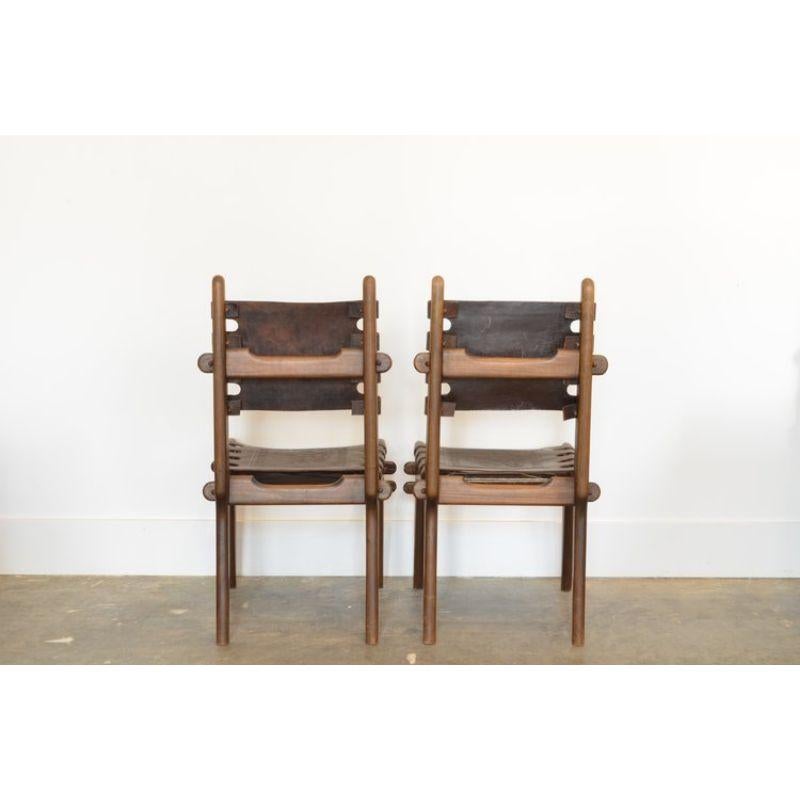 Fait main Ensemble de 6 chaises de salle à manger équatoriennes en cuir estampillé par Angel Pazmino, années 1960 en vente