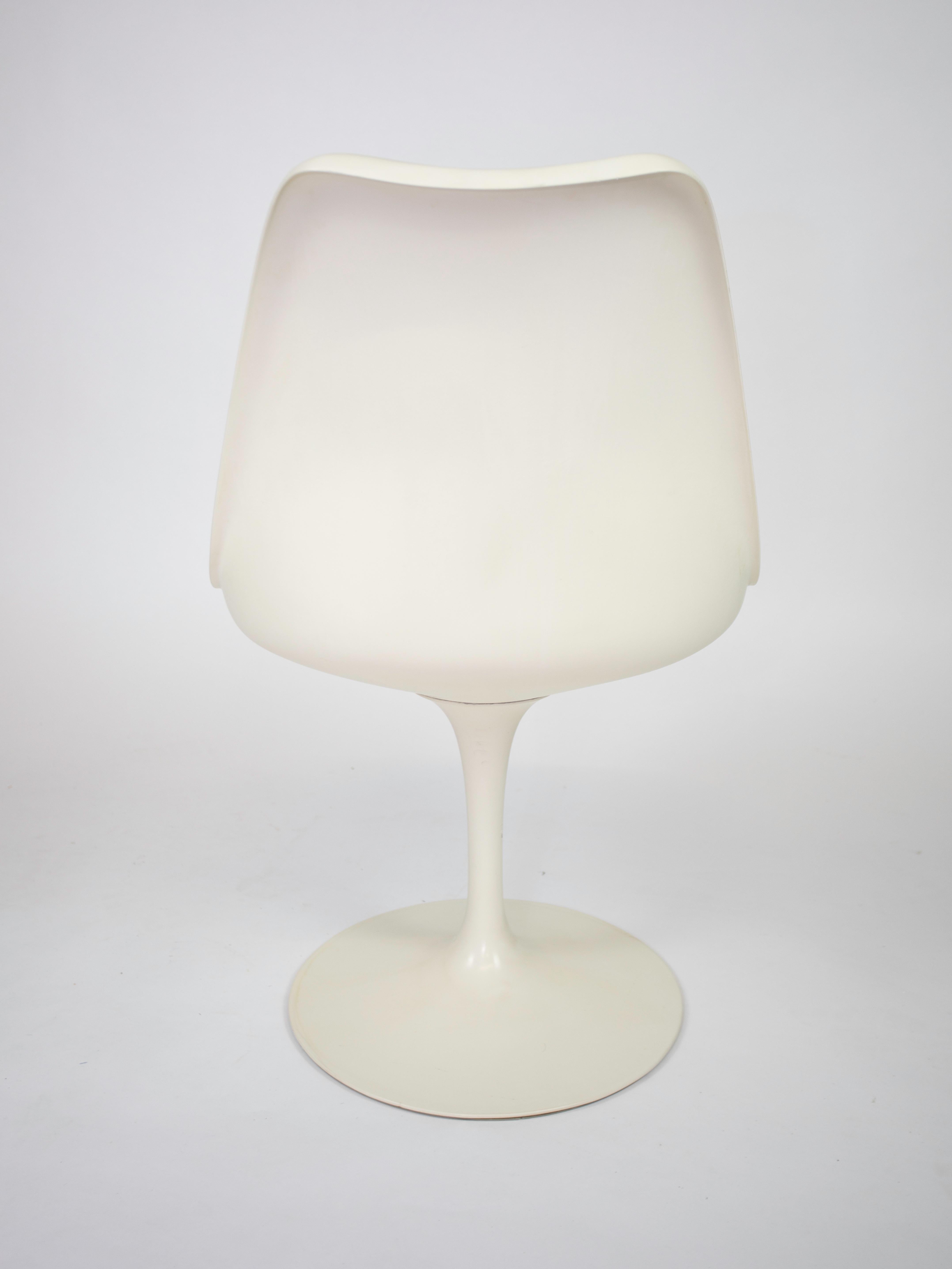 Fibre de verre Ensemble de 6 chaises Tulip d'Eero Saarinen en vente