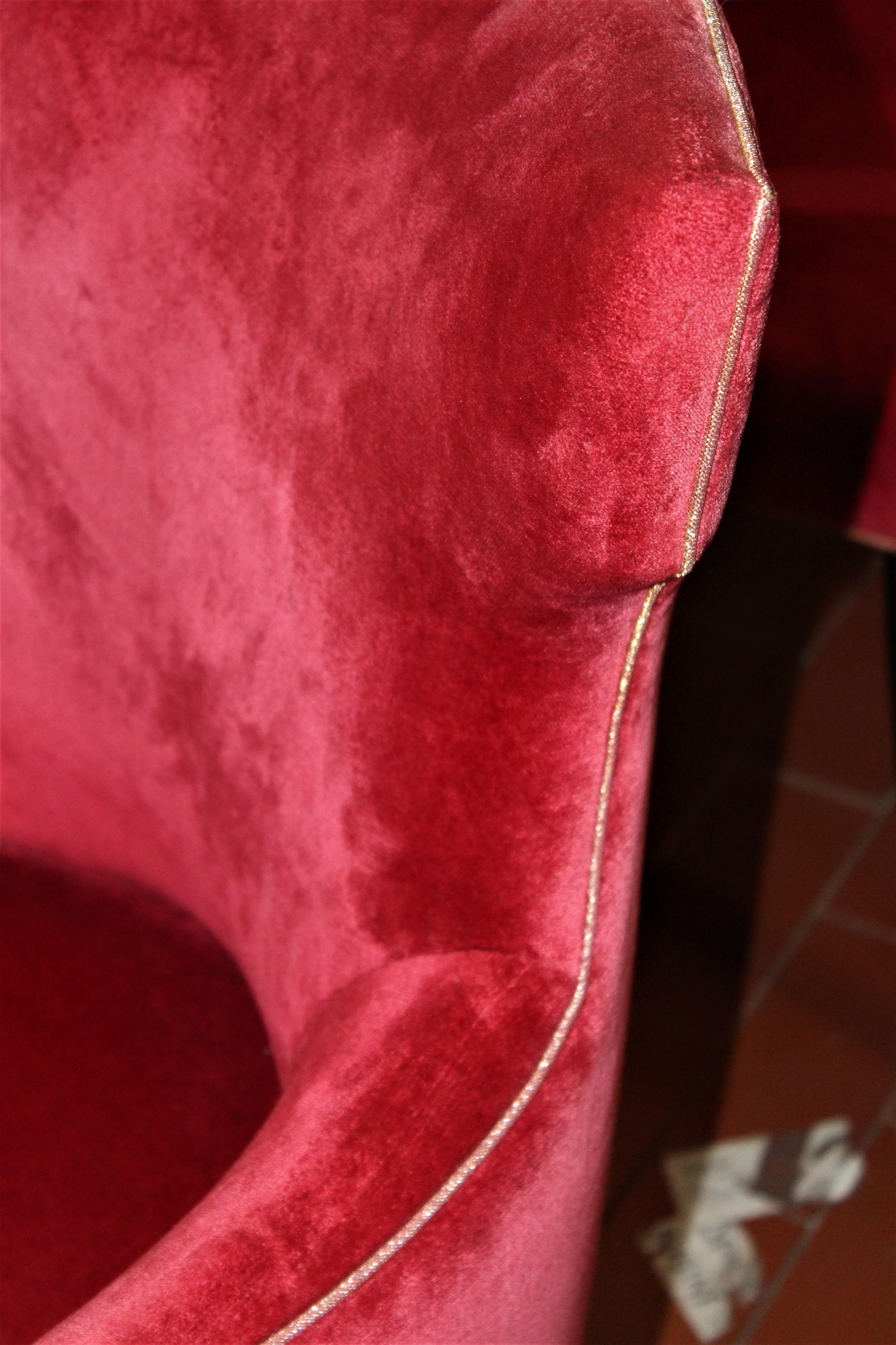 Unknown Set of 6 Elegant Dining Chairs in a Rich Red Velvet with Gold Welt Detail For Sale