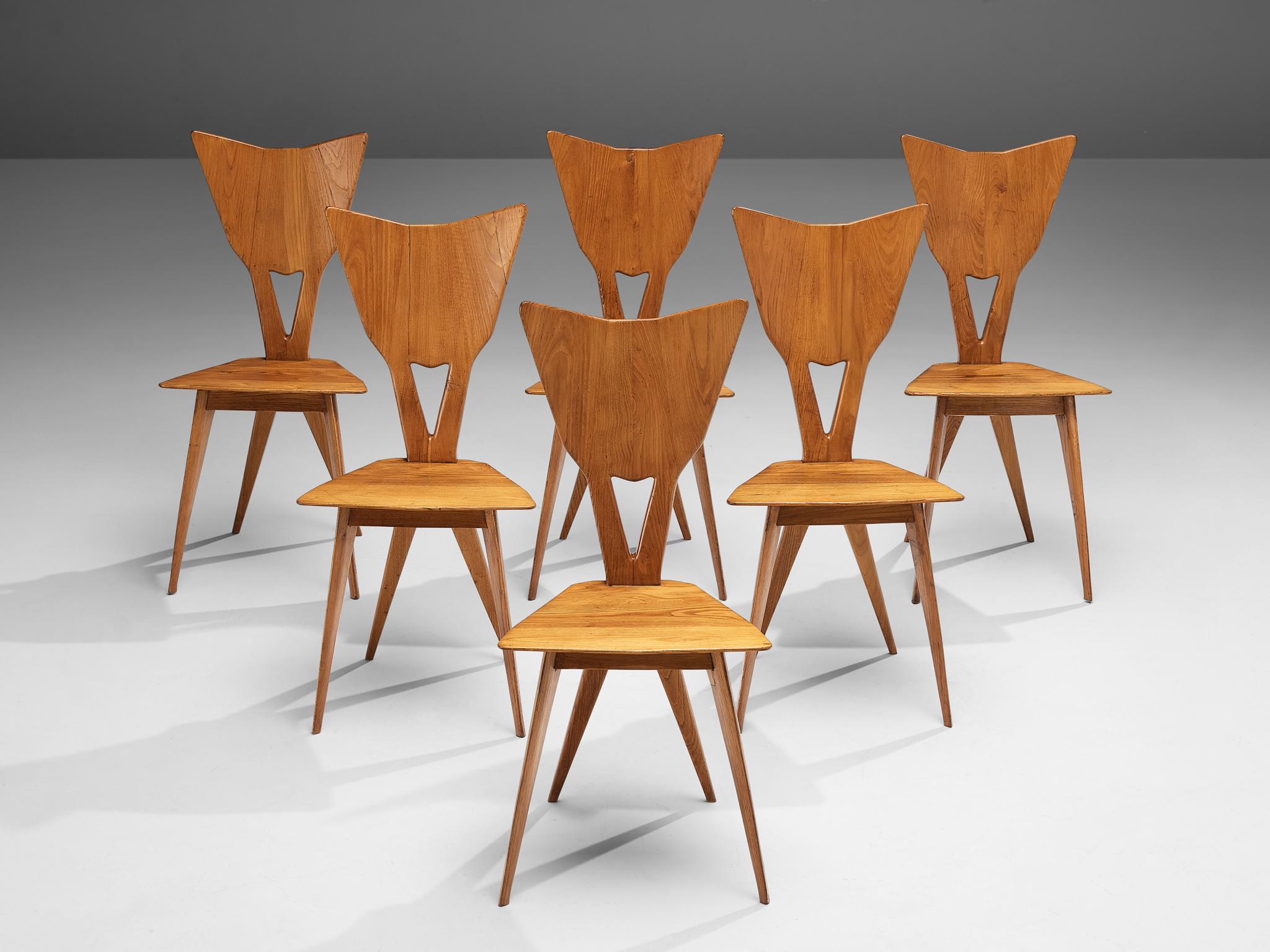 Set of 6 Italian chairs, stained ash, Italy, 1950s

Delicate set of 6 Italian chairs in stained ash. The beautiful natural grain of the ash wood contributes to the organic design. Based on the shape of a triangle, both the seat and the backrest