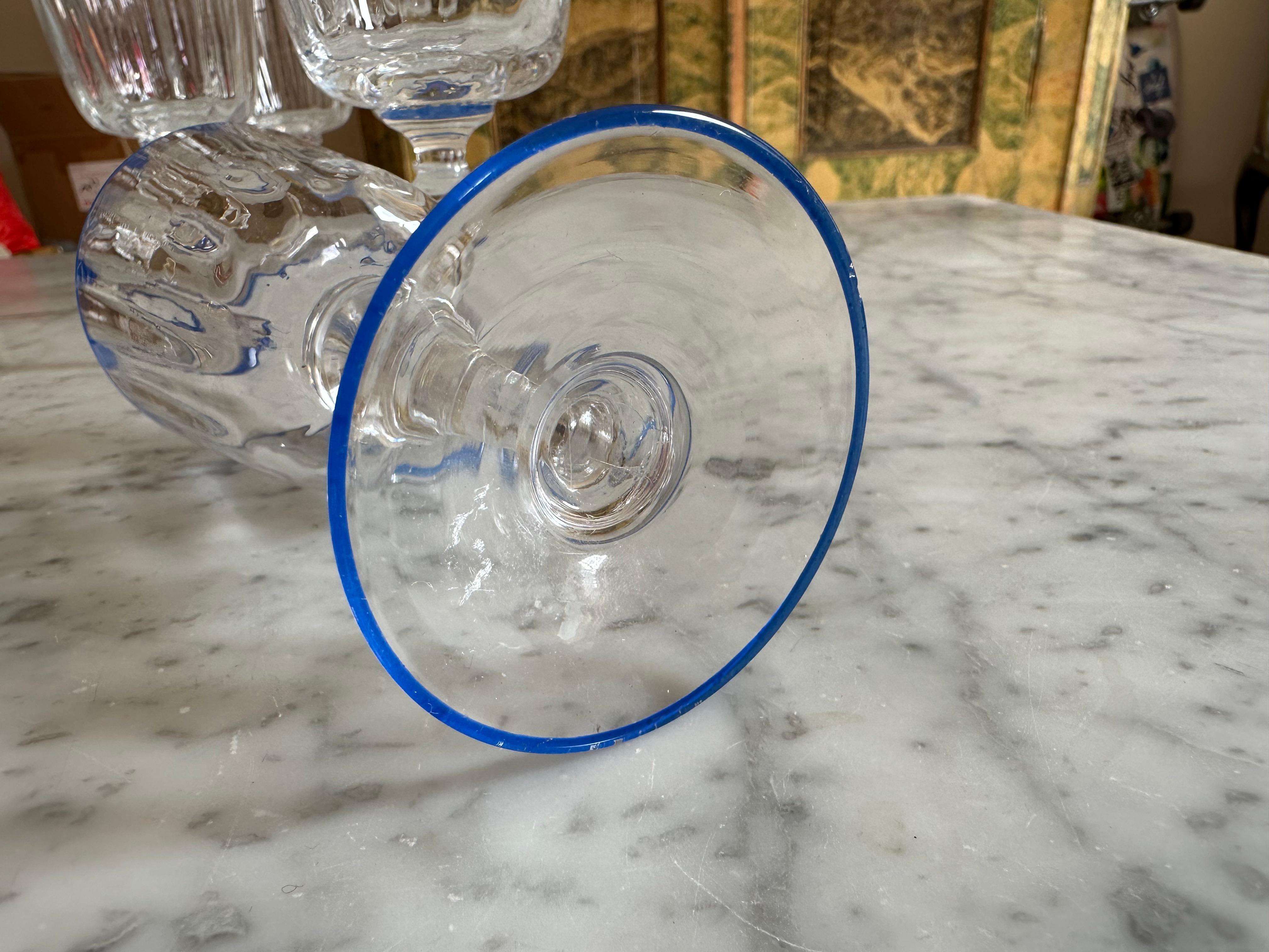 Fait main Ensemble de 6 élégants verres à vin de Murano avec bord bleu, fin du 19ème siècle en vente
