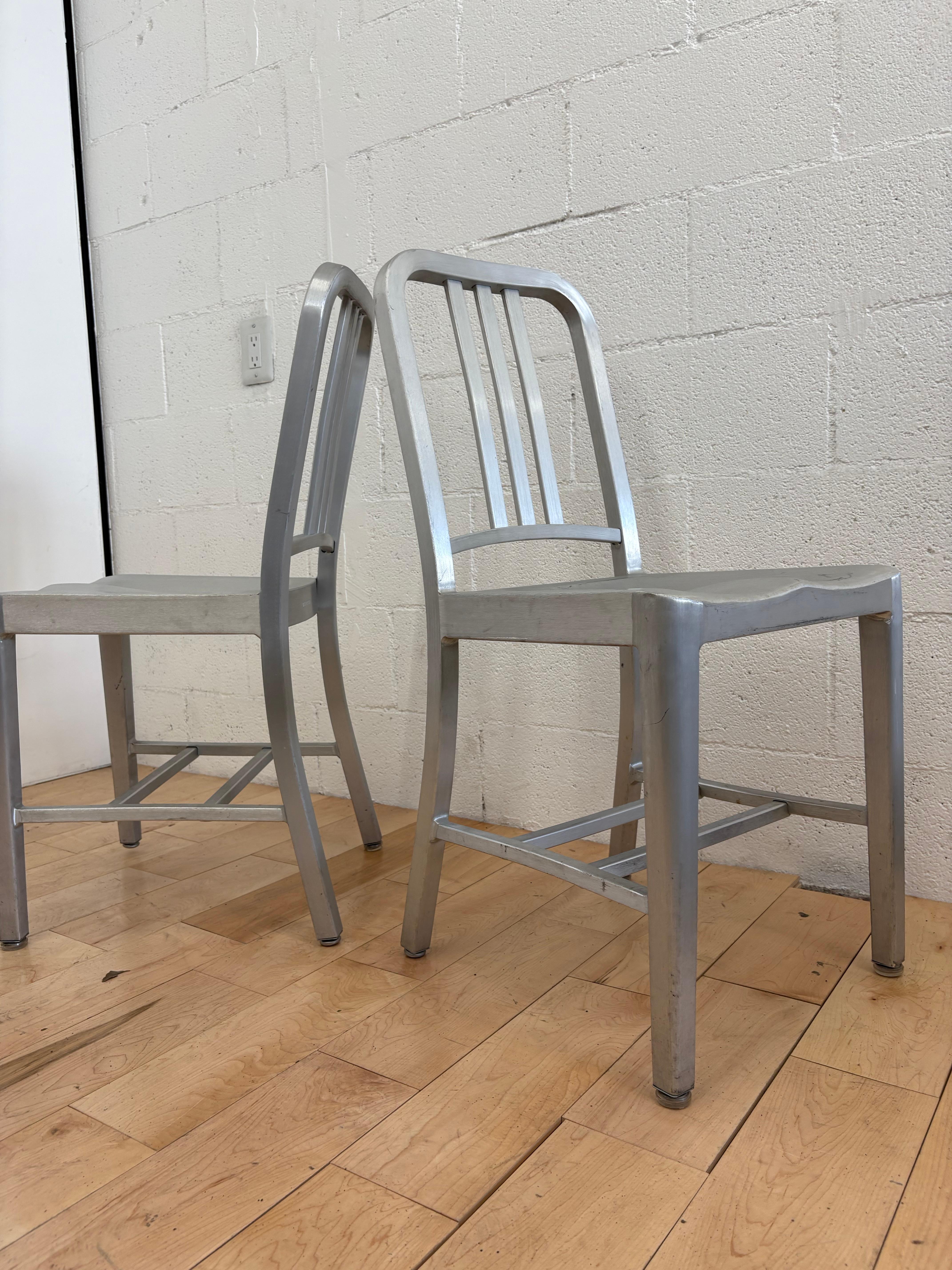 Set di 6 sedie Emeco 1006 Navy - Finitura alluminio spazzolato in vendita 2