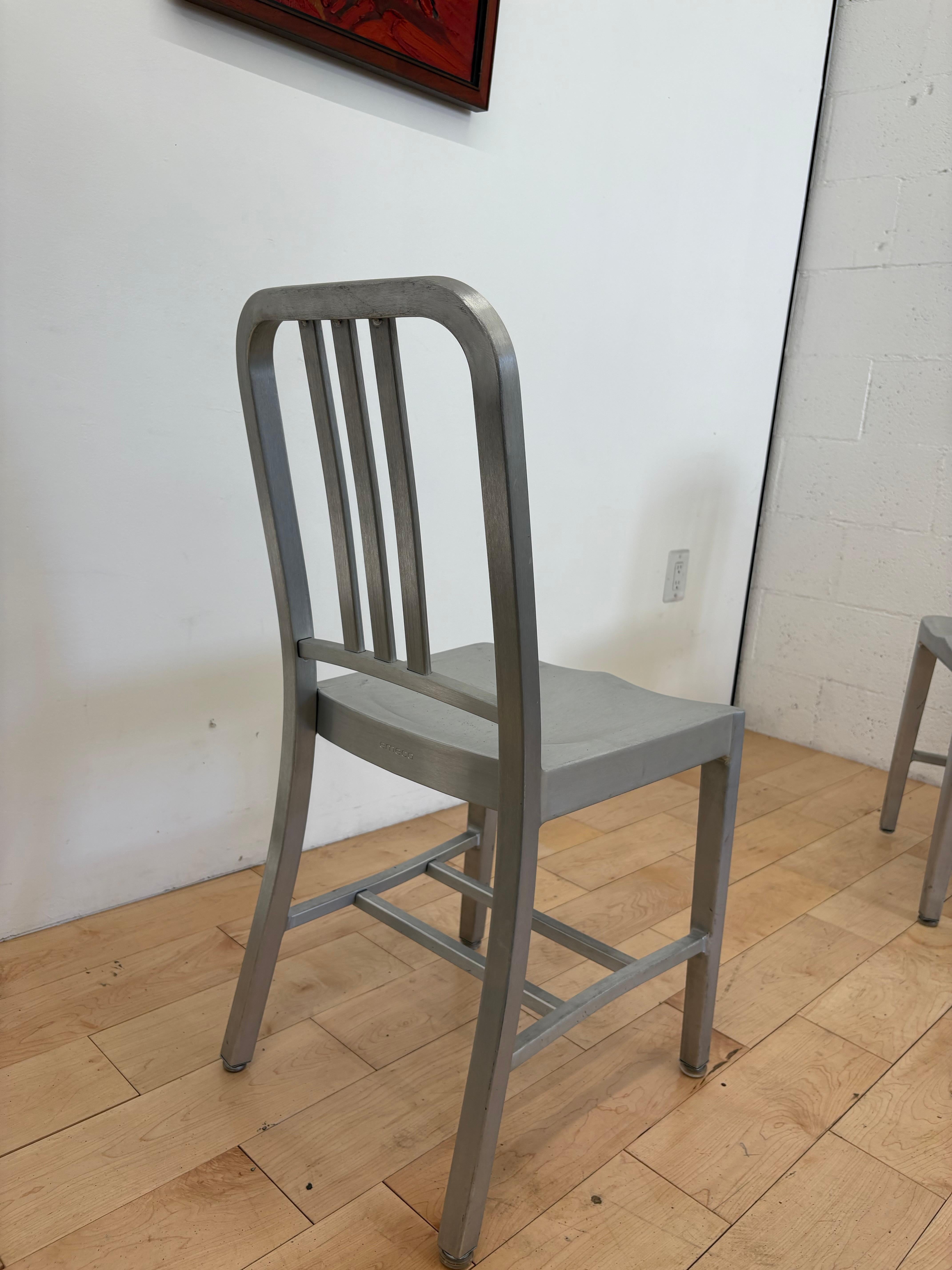 Set di 6 sedie Emeco 1006 Navy - Finitura alluminio spazzolato in vendita 3