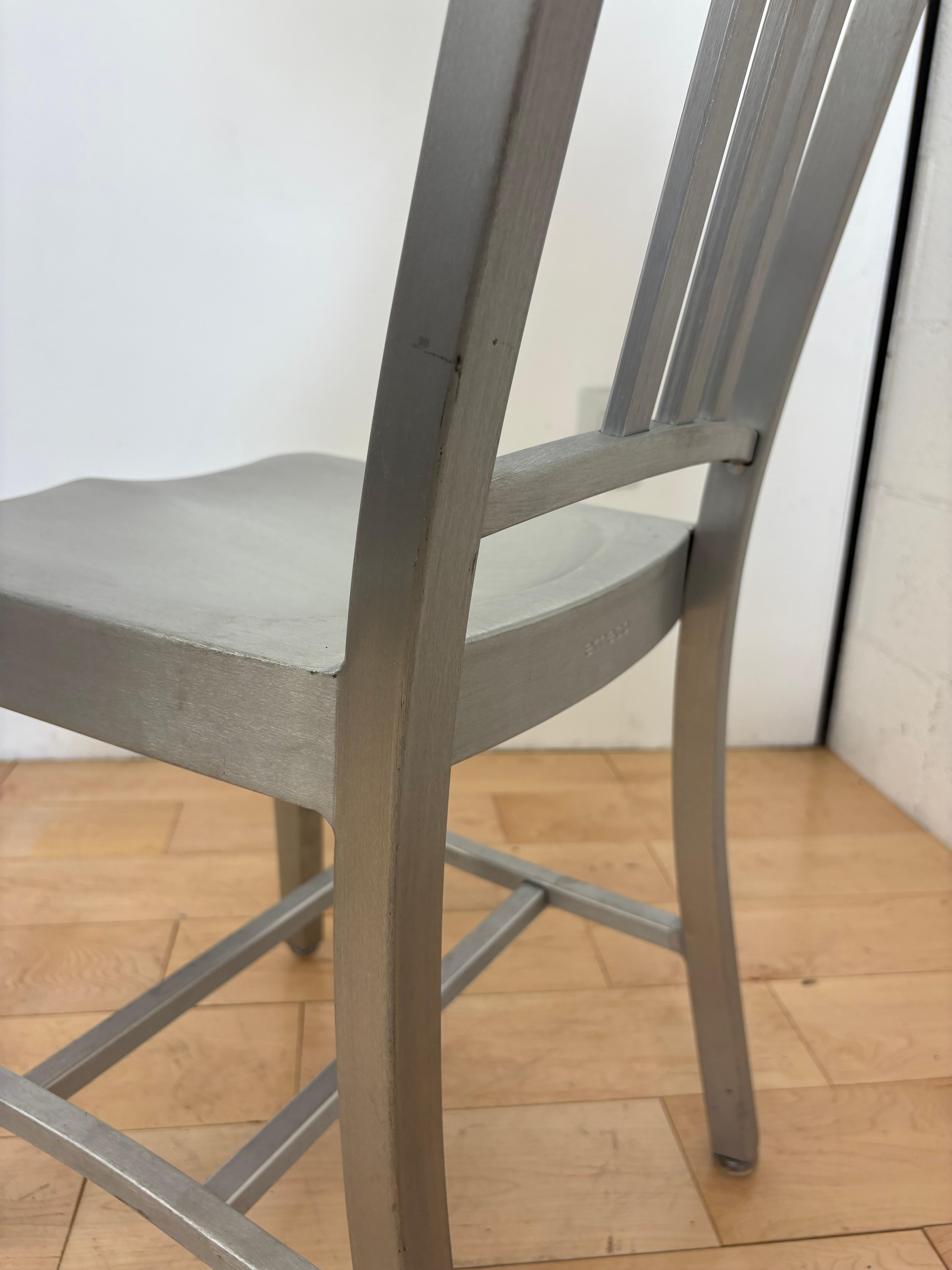 Set di 6 sedie Emeco 1006 Navy - Finitura alluminio spazzolato in vendita 4