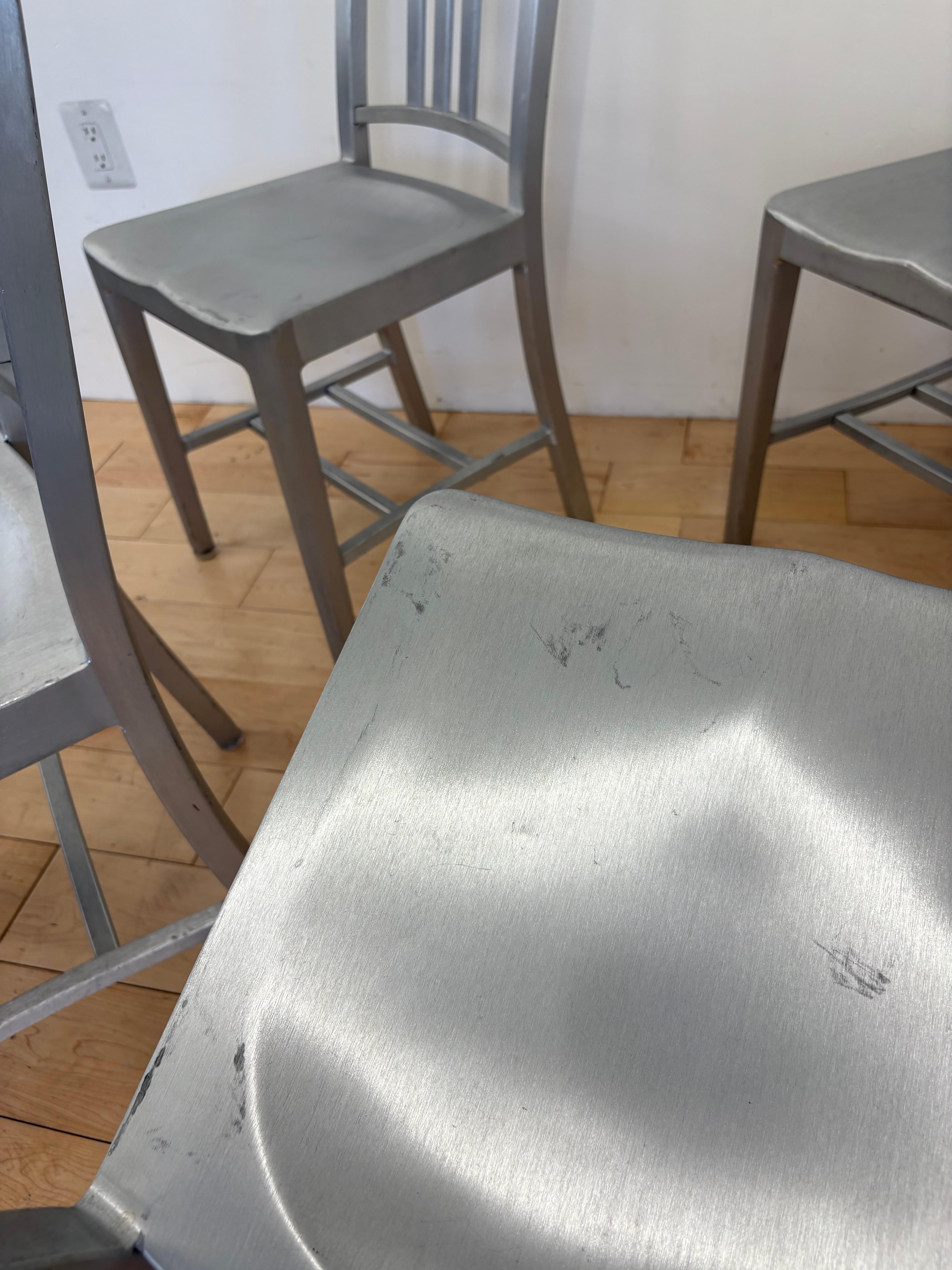 Americano Set di 6 sedie Emeco 1006 Navy - Finitura alluminio spazzolato in vendita