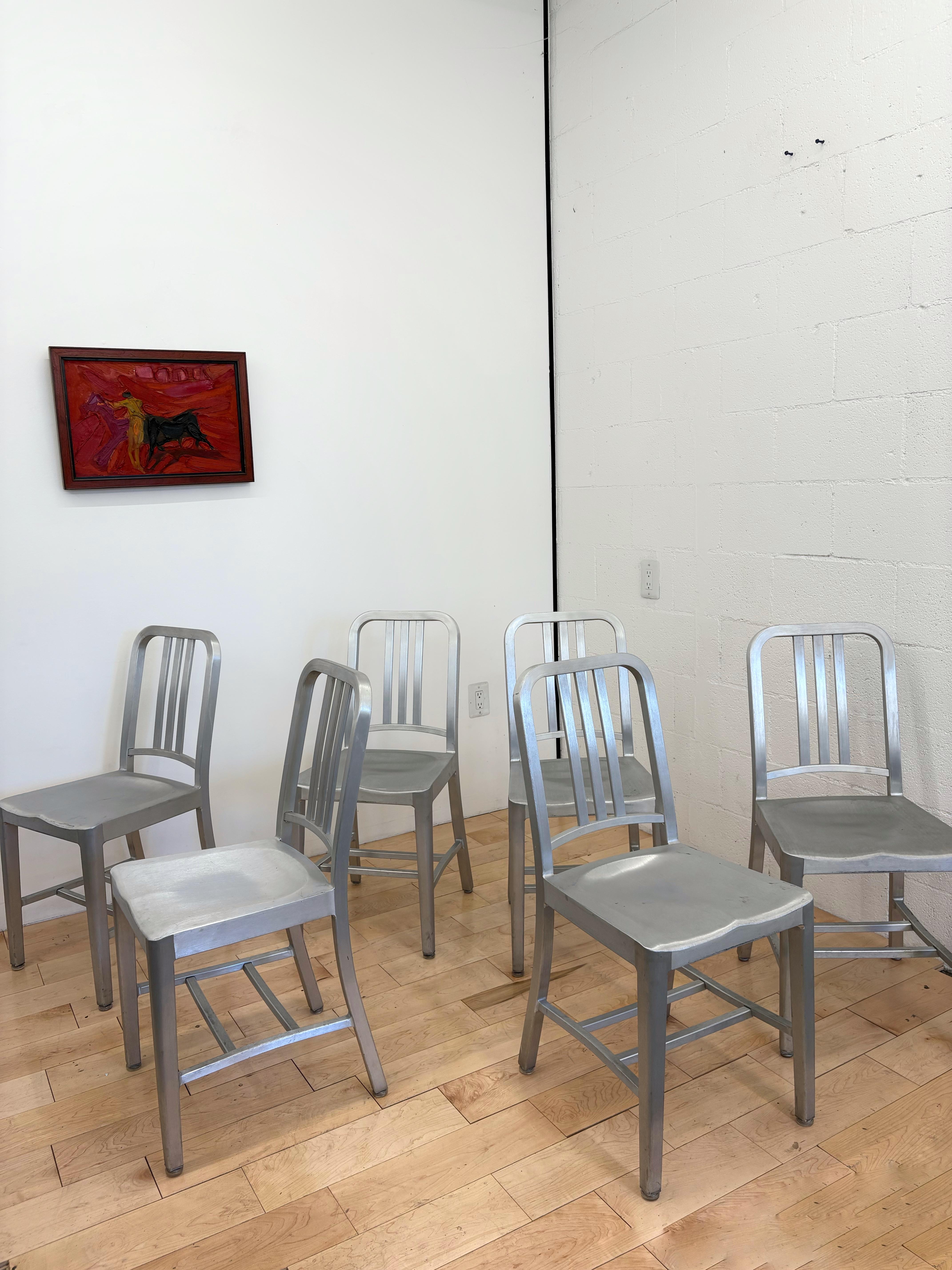 Spazzolato Set di 6 sedie Emeco 1006 Navy - Finitura alluminio spazzolato in vendita