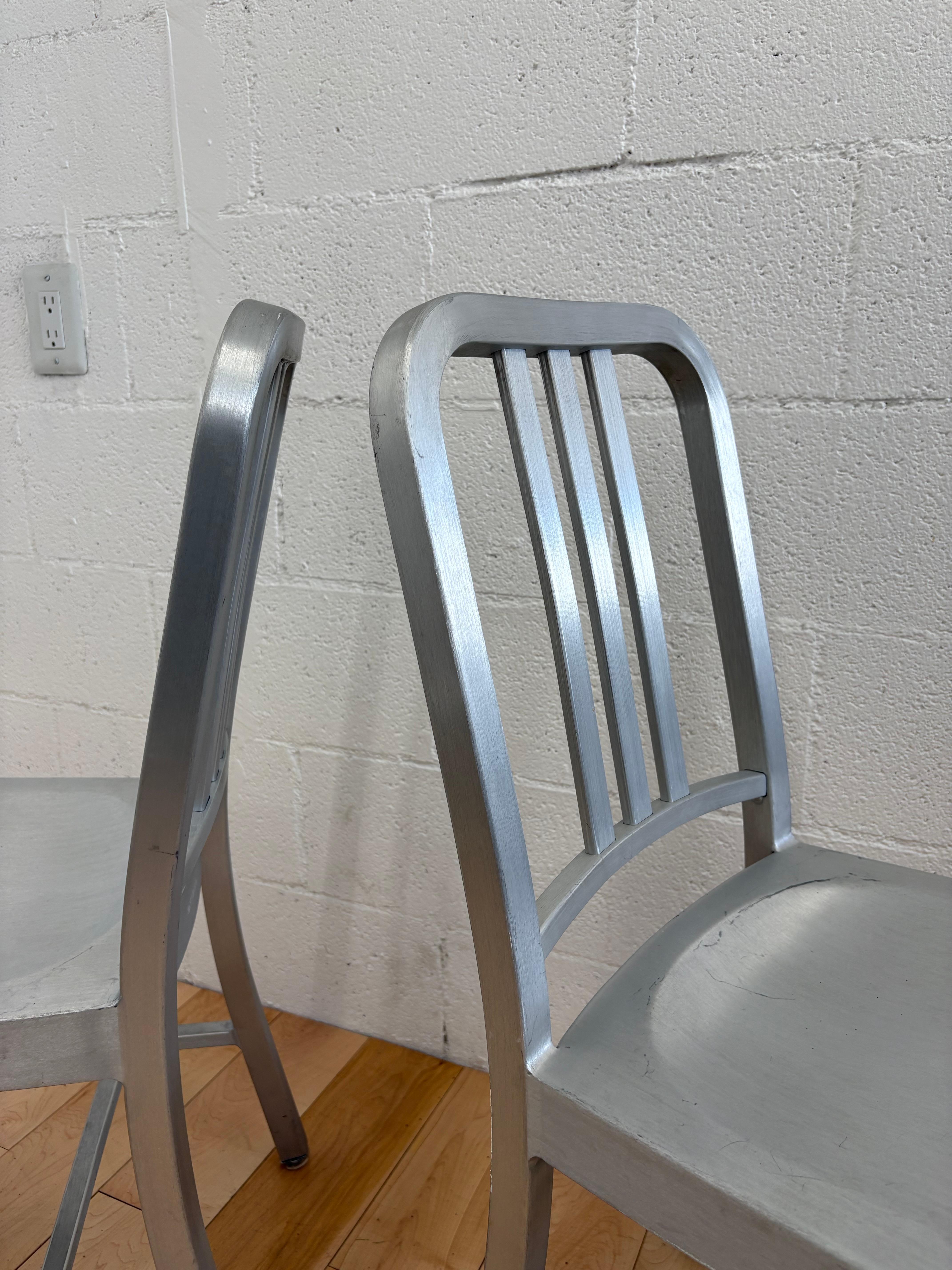 Set di 6 sedie Emeco 1006 Navy - Finitura alluminio spazzolato in vendita 1