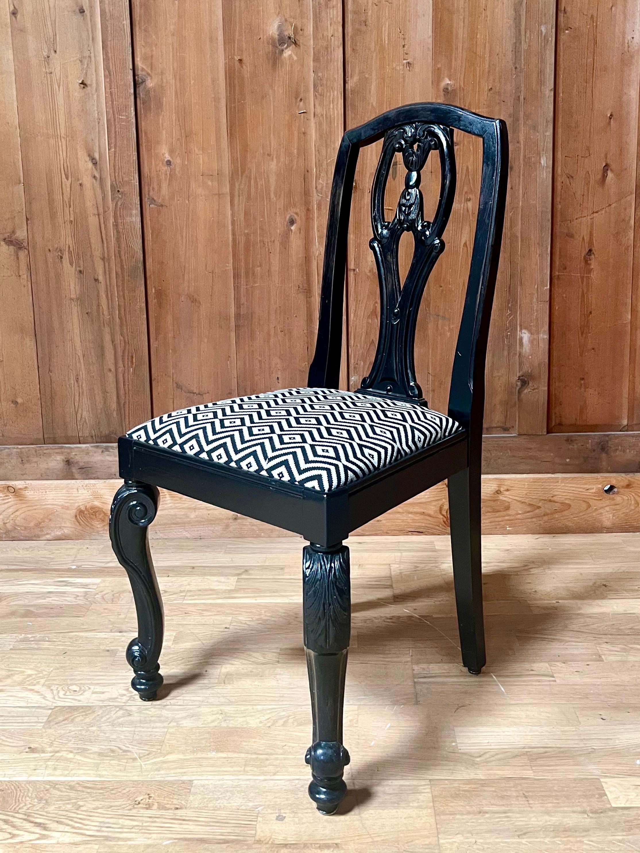 19th Century set of 6 English Chippendale / Baroque black lacquered chairs - England - 19th For Sale
