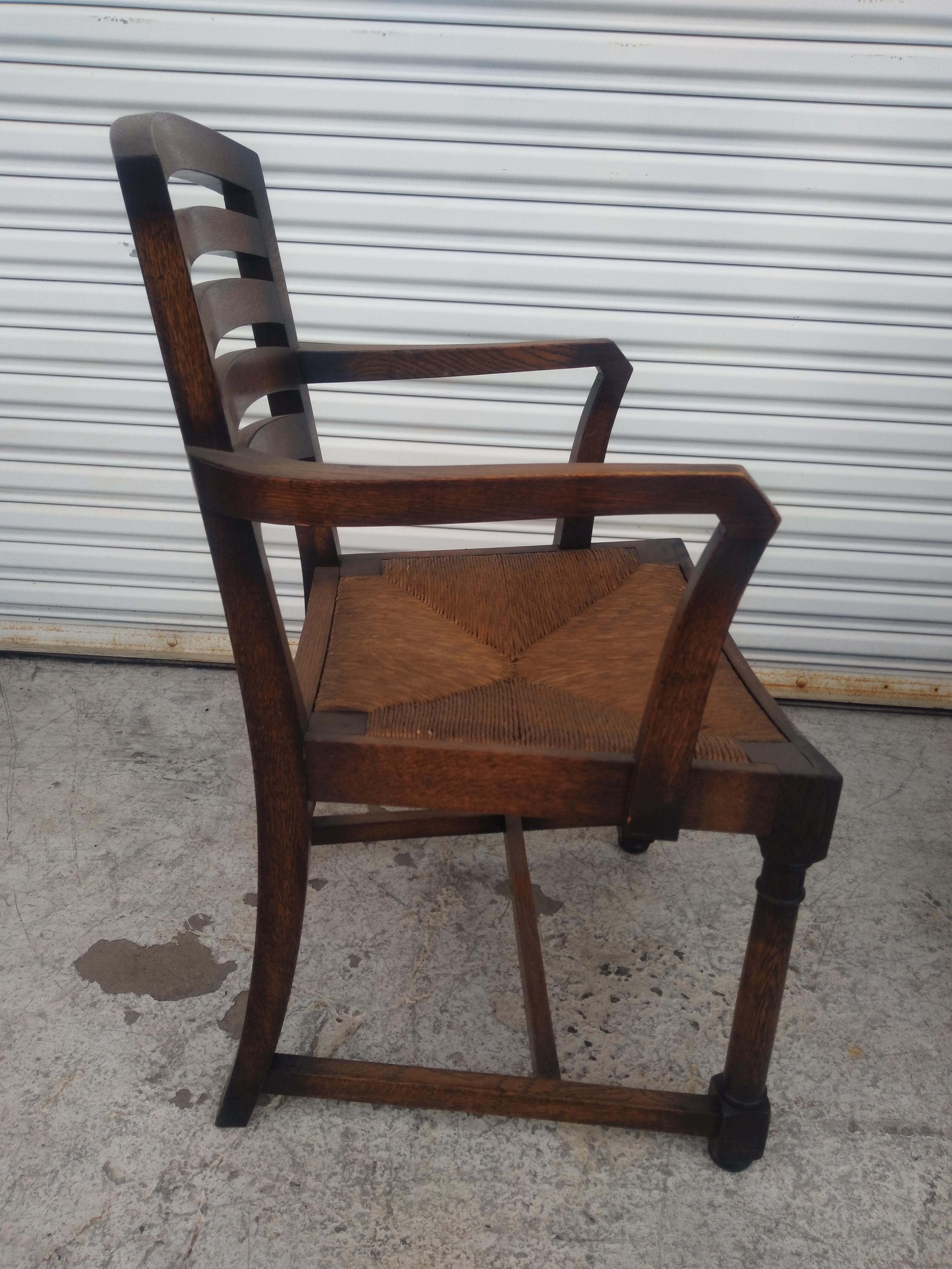 Inglese Set di 6 sedie da pranzo con schienale a scaletta in Oak Oak con sedile inferiore in giunco in vendita