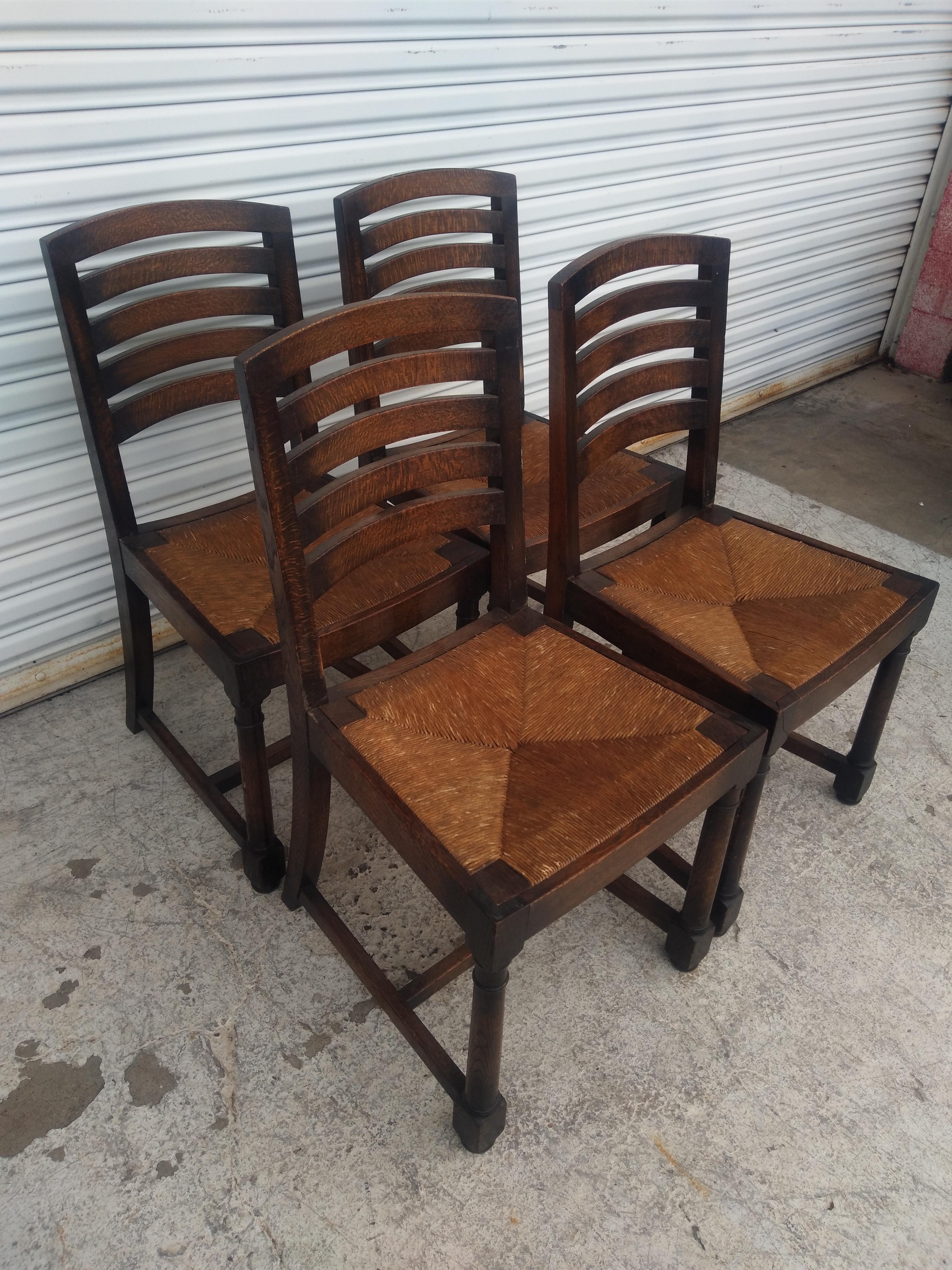 Giunco Set di 6 sedie da pranzo con schienale a scaletta in Oak Oak con sedile inferiore in giunco in vendita