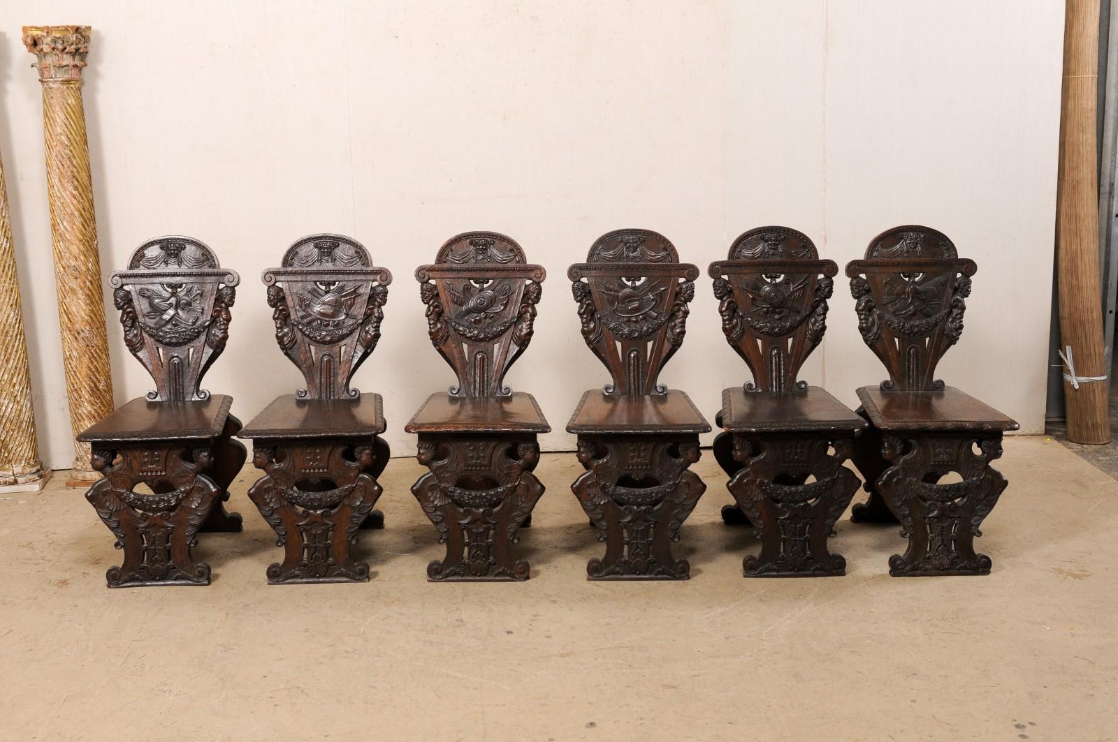 Anglais Ensemble de 6 chaises d'entrée anglaises de la Renaissance sculptées de façon ornementale, début des 19e et 20e siècles en vente