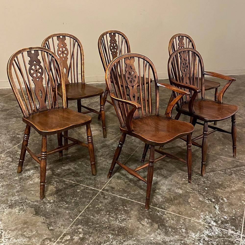 Set of 6 English Windsor Dining Chairs Includes 2 Armchairs In Good Condition In Dallas, TX