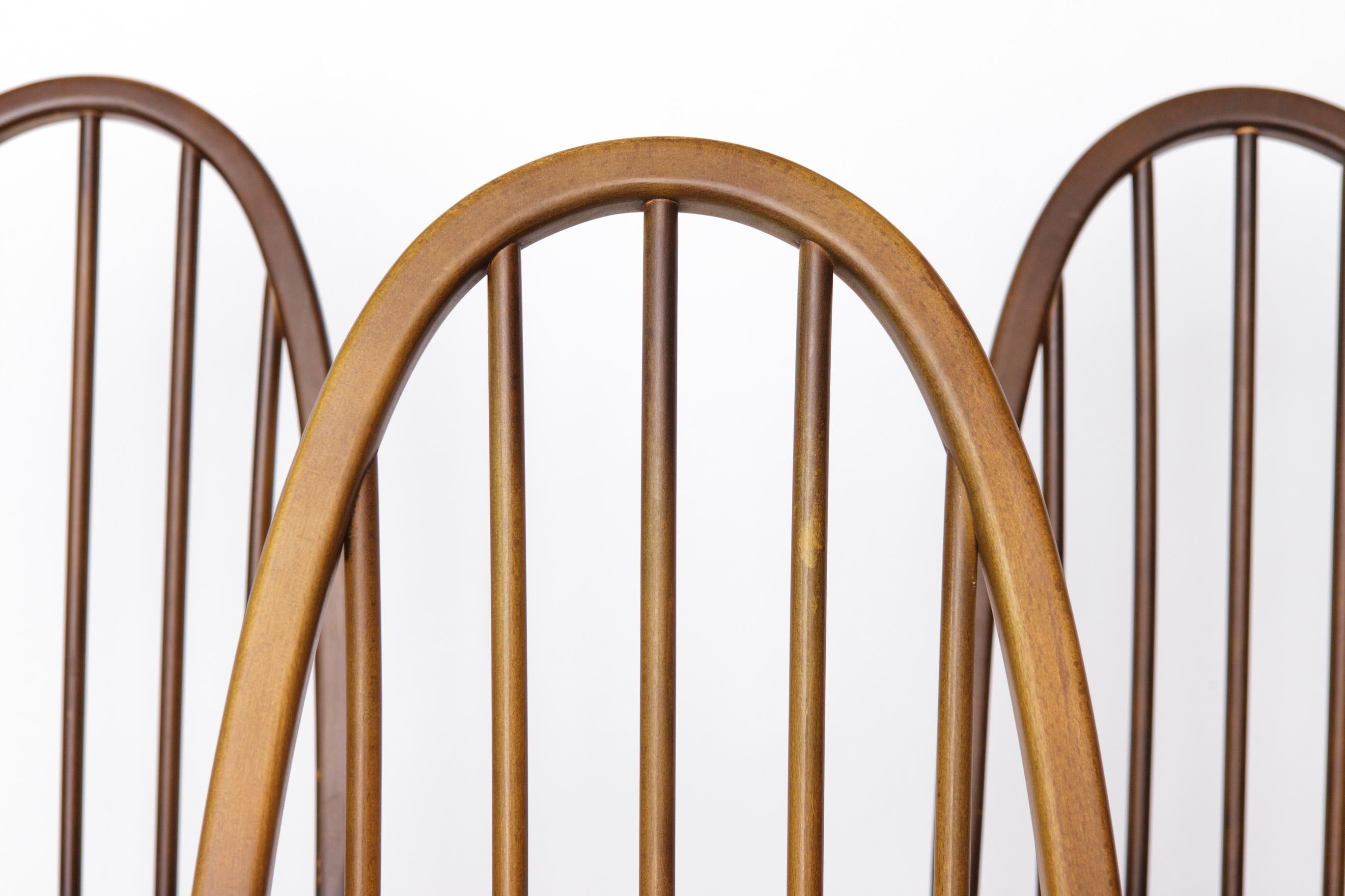 English Set of 6 Ercol Quaker Windsor Dining Chairs  1960s British Mid-Century Modern For Sale