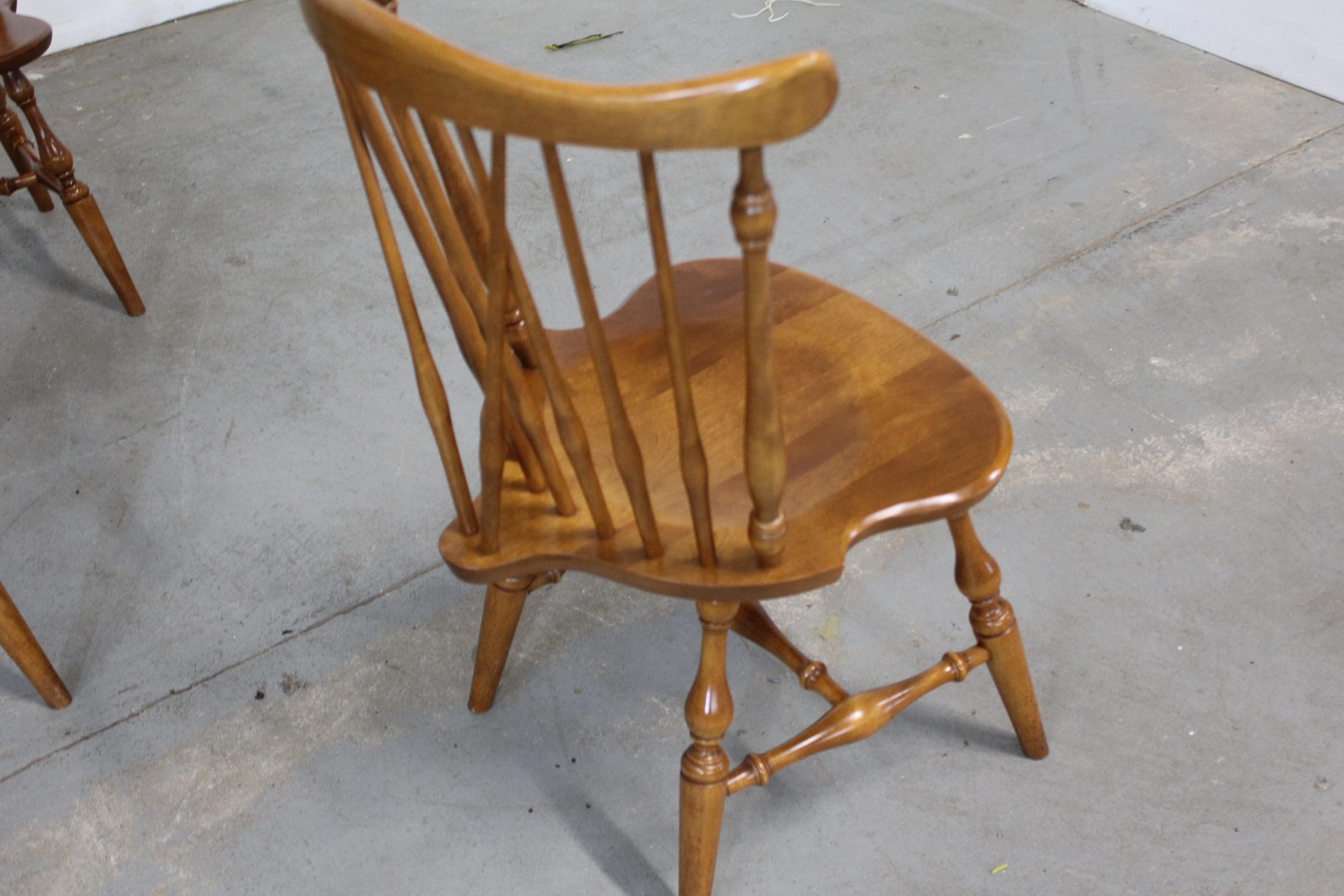 Set of 6 Ethan Allen Nutmeg Maple Fan Back Windsor Side/Dining Chairs In Good Condition In Wilmington, DE