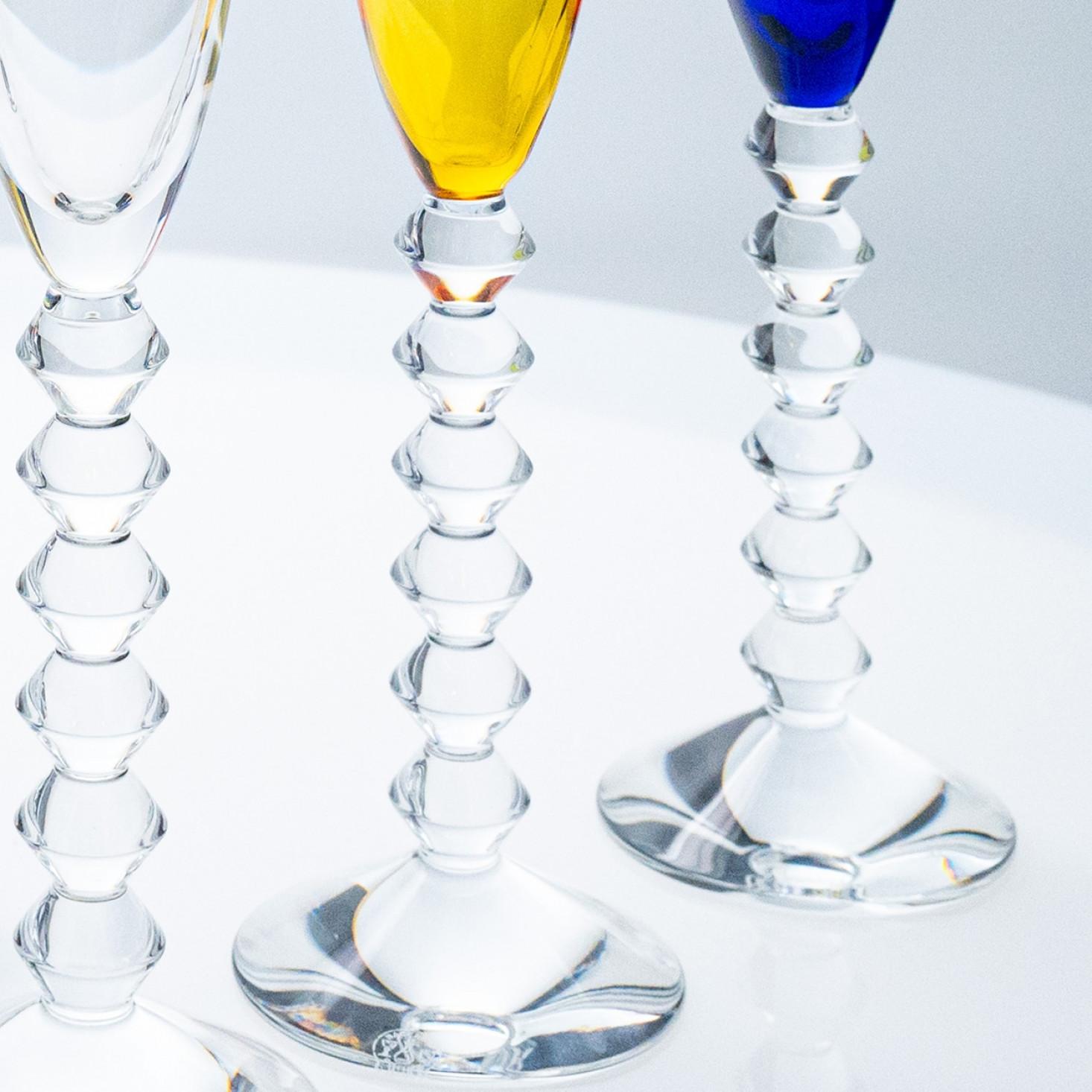 Set von 6 exquisiten, mehrfarbigen Baccarat-Flötenkristallgläsern aus Kristall, Frankreich im Zustand „Gut“ im Angebot in Rijssen, NL