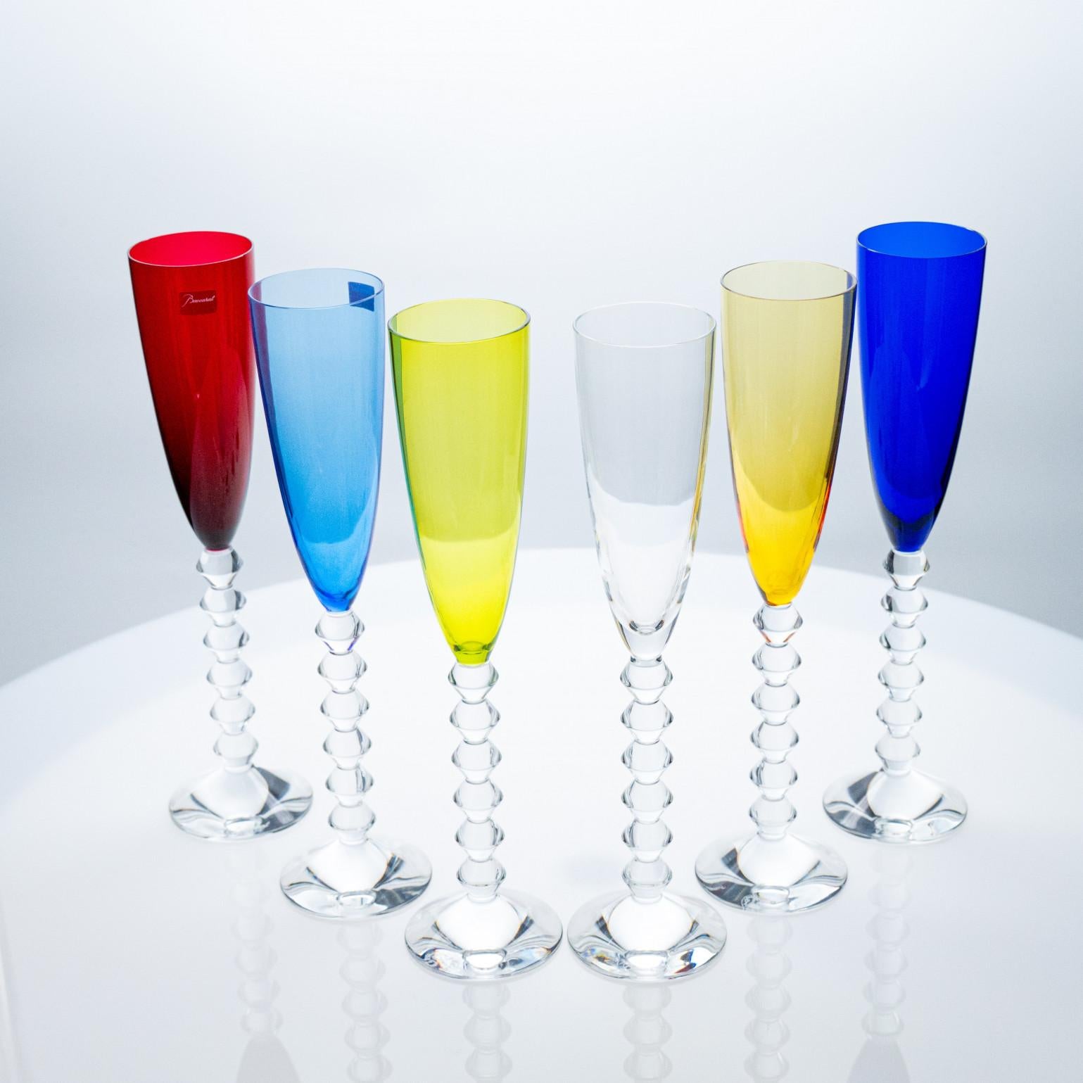 Set von 6 exquisiten, mehrfarbigen Baccarat-Flötenkristallgläsern aus Kristall, Frankreich im Angebot 1