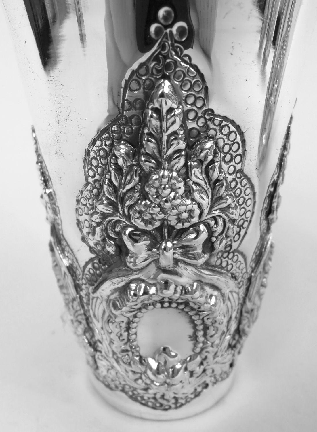 Set of 6 Fancy Sterling Silver Kiddush Wine Cups In Good Condition For Sale In New York, NY