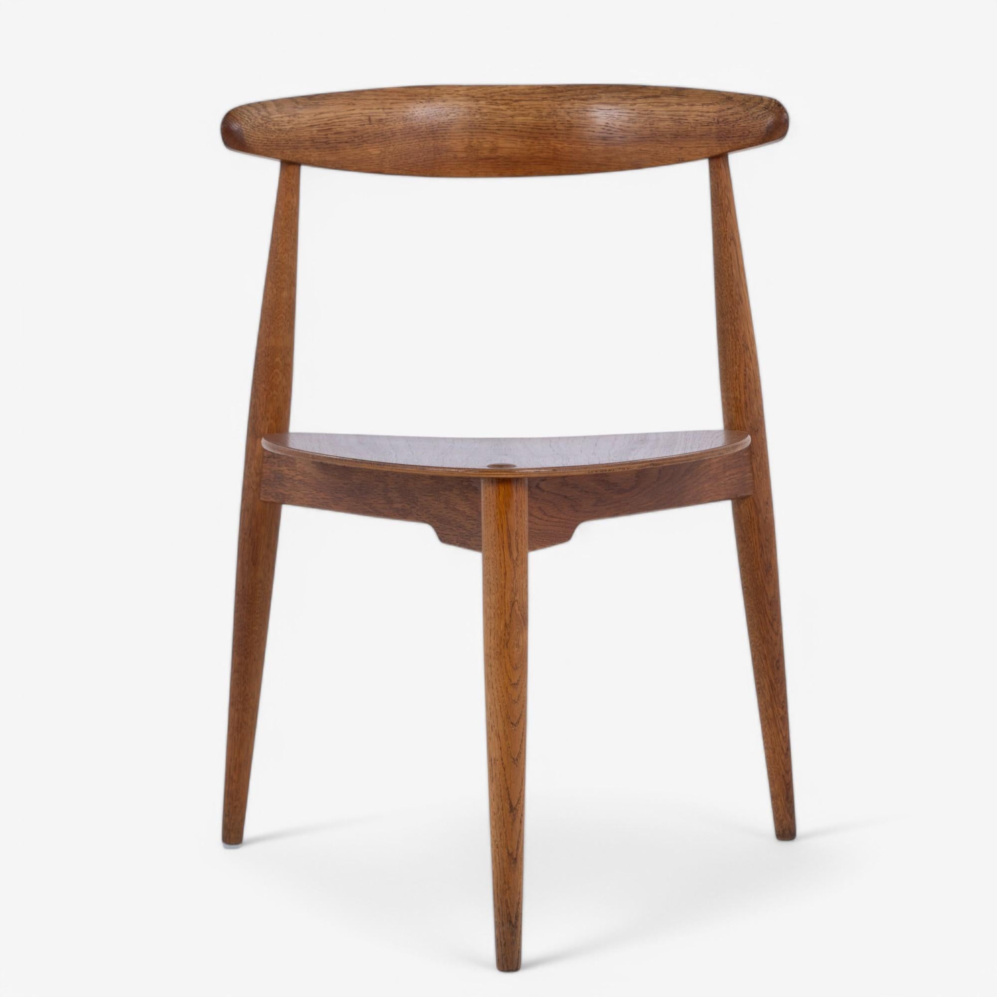 Set di 6 FH 4103 - 'Sedia del cuore' in teak e struttura in rovere massiccio patinato. Disegnata nel 1952 da Hans J. Wegner per Fritz Hansen.