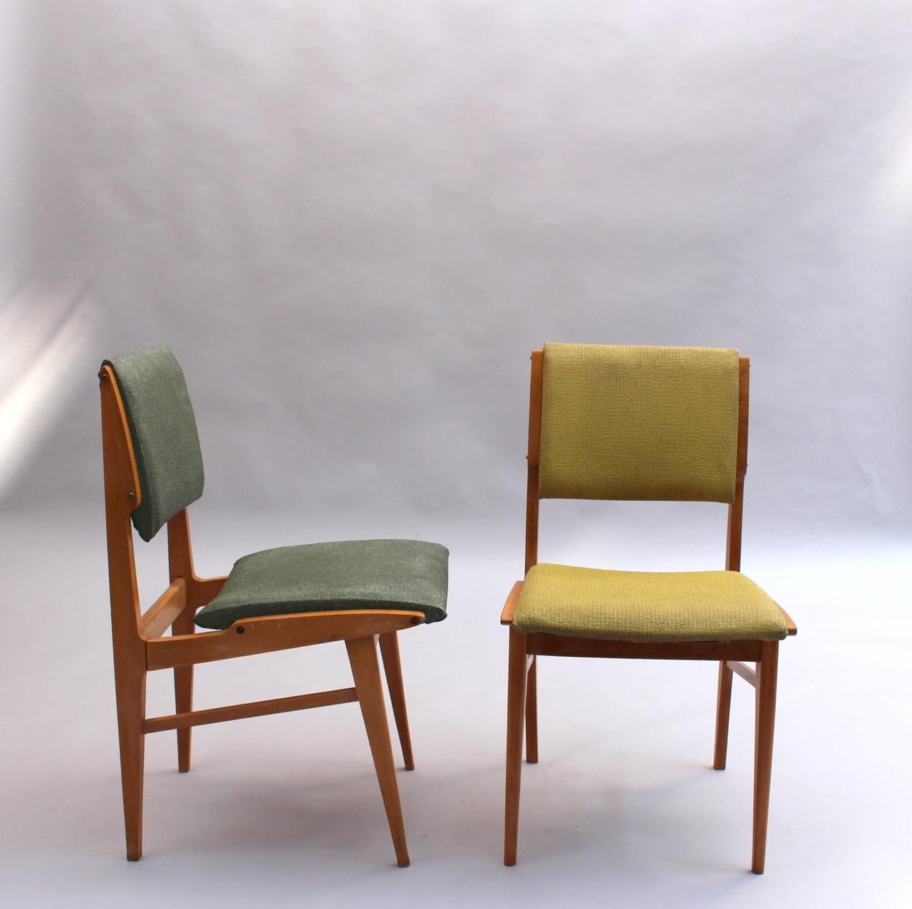 Français Ensemble de 6 chaises de salle à manger en hêtre des années 1950 en vente