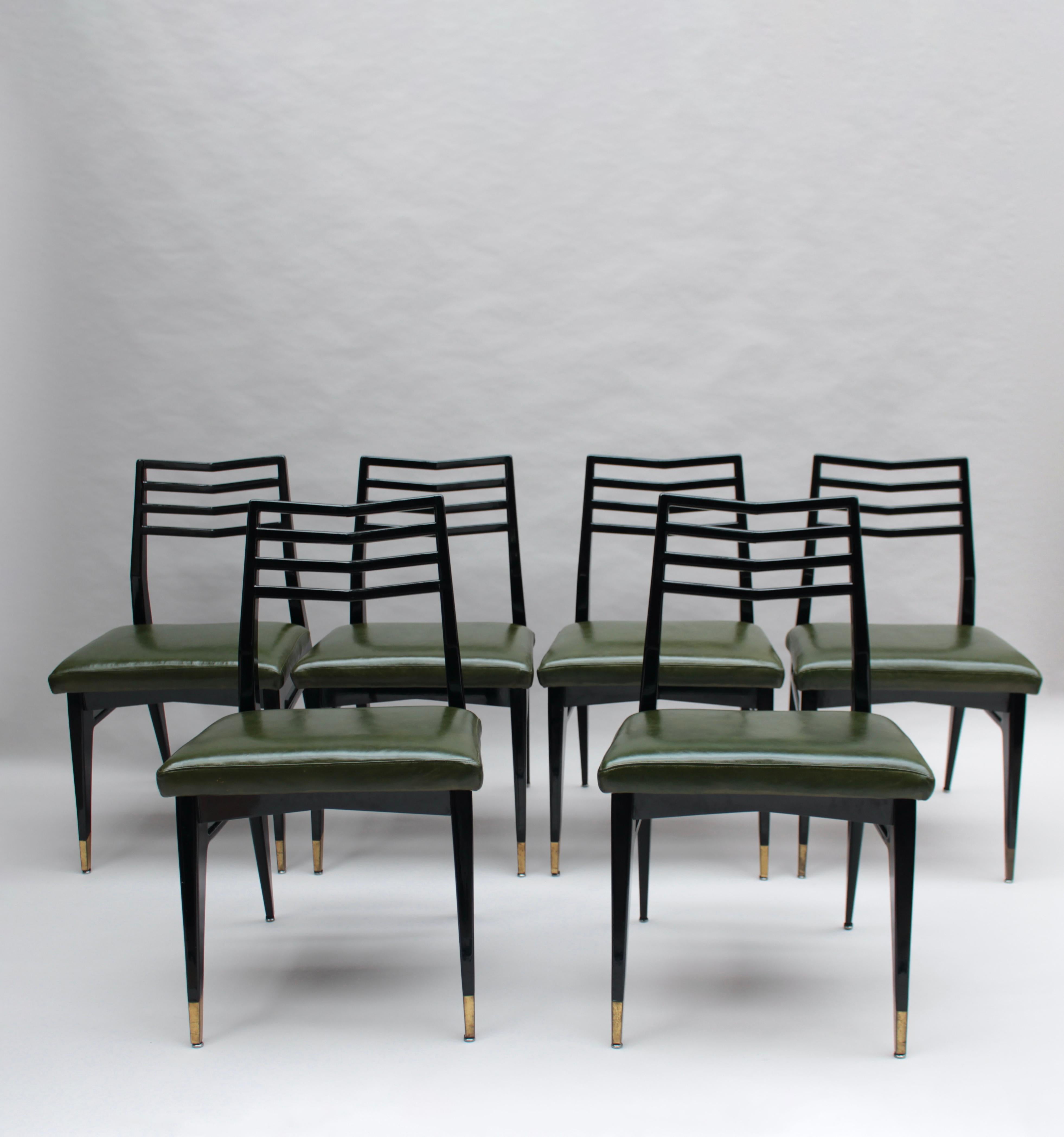 Mid-Century moderno Set di 6 raffinate sedie da pranzo francesi degli anni '50 di Raphael in vendita