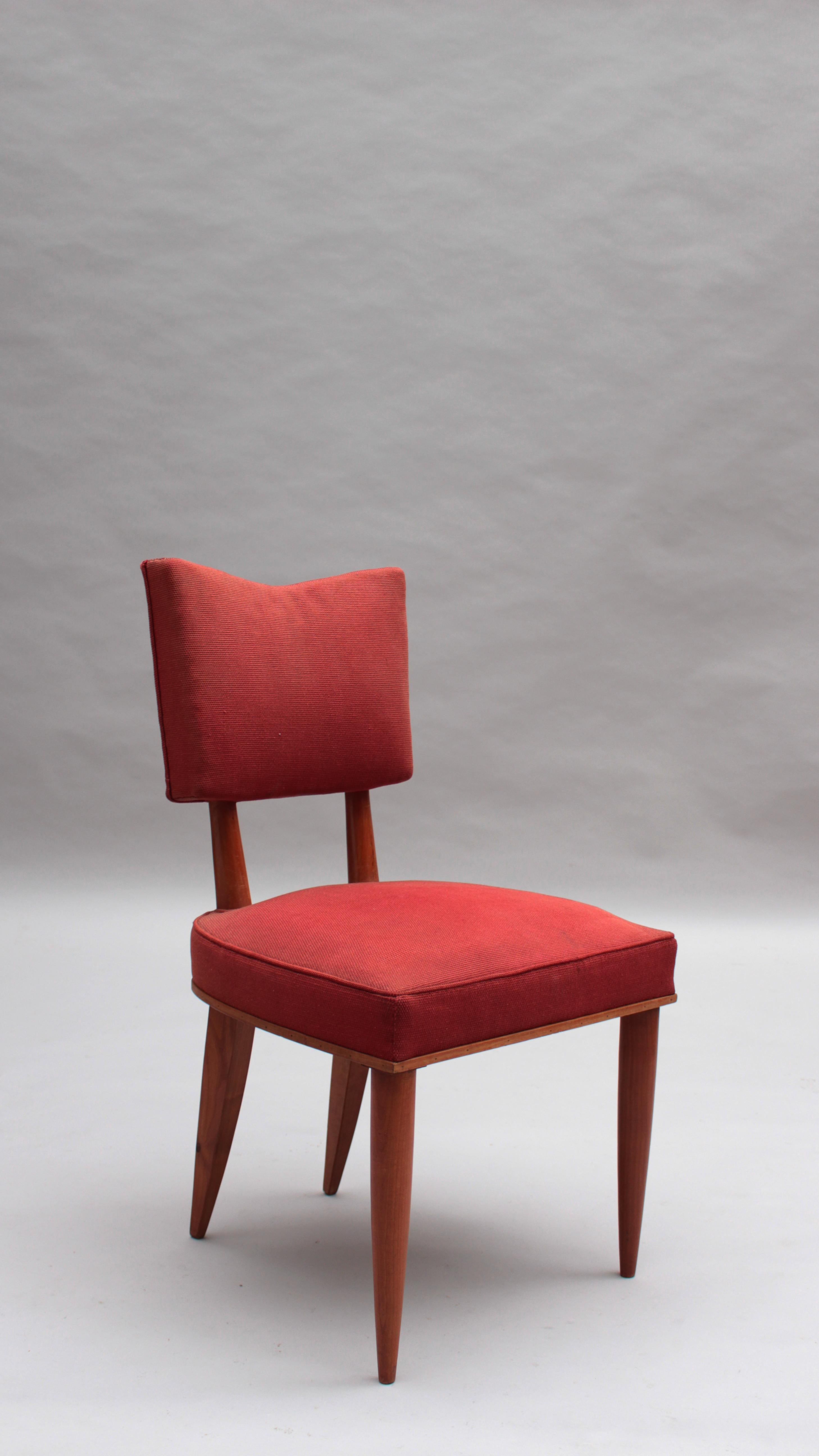 Français Ensemble de 6 chaises de salle à manger en merisier massif des années 1950 en vente