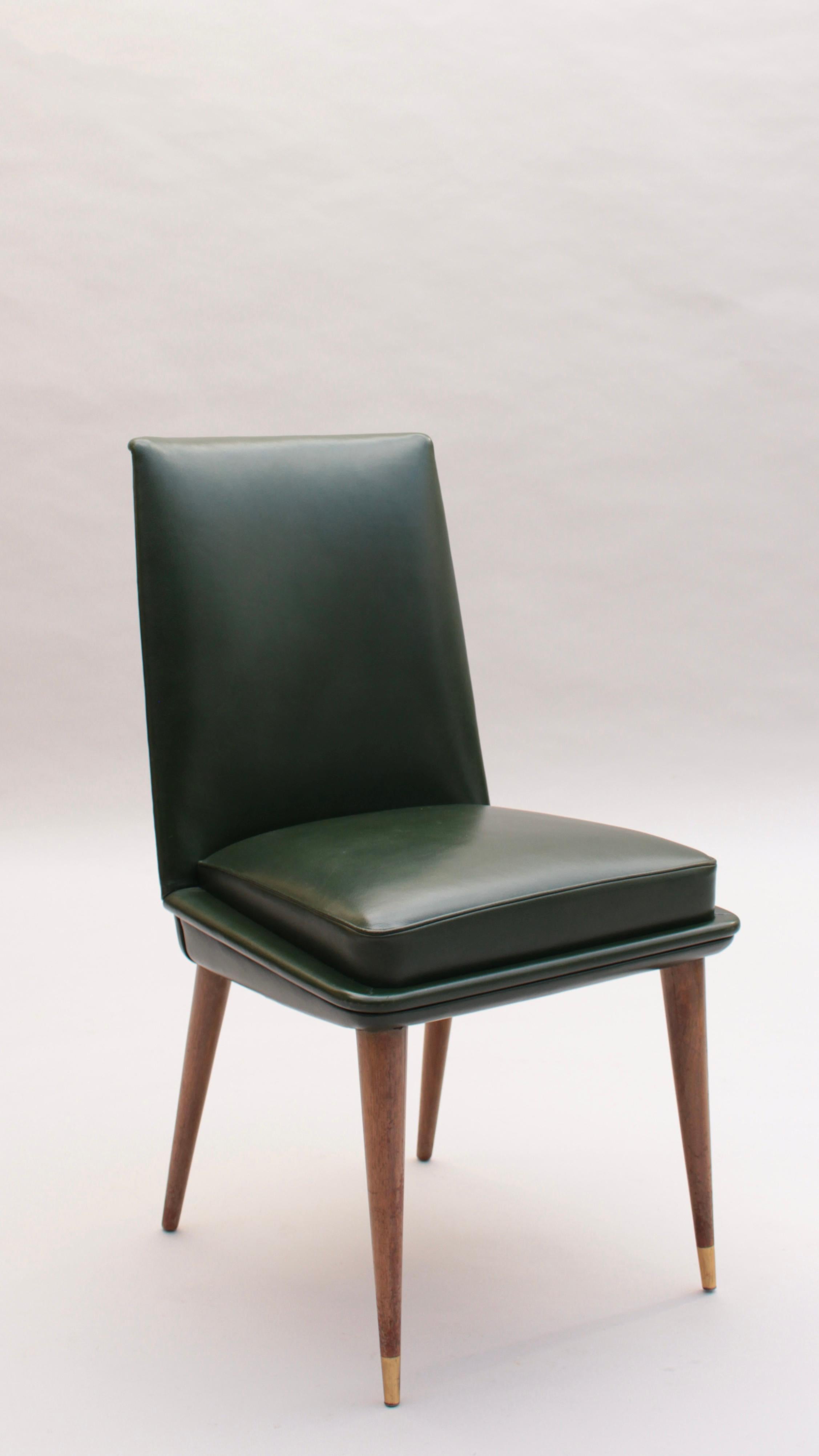 Ensemble de 6 chaises de salle à manger françaises des années 1950, recouvertes de cuir Bon état - En vente à Long Island City, NY