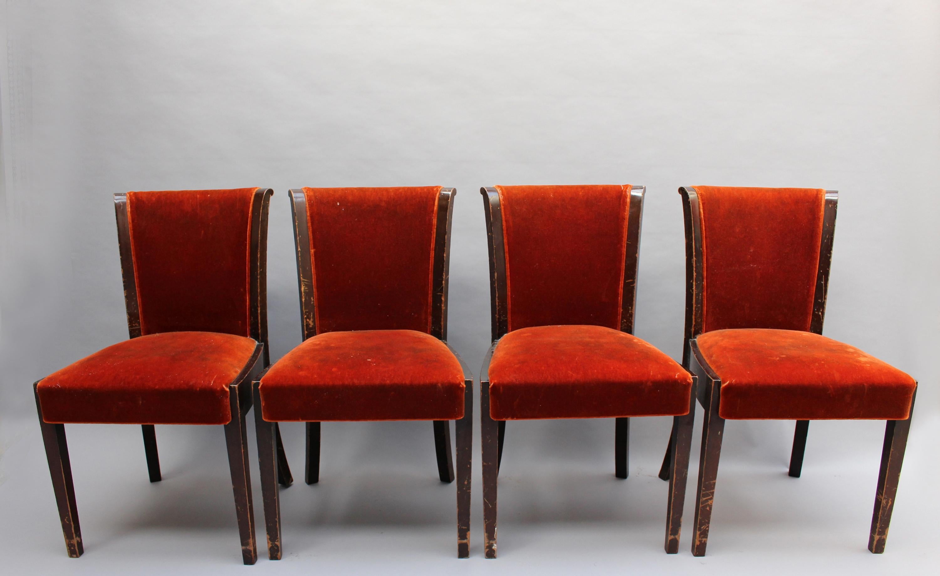 De Coene Freres: A set of six fine Belgium Art Deco dining chairs (model Rubens) composed of 4 side and 2 arm with a darkened mahogany frame, an upholstered front back rest and a rosewood veneered back back.

Documentation: 