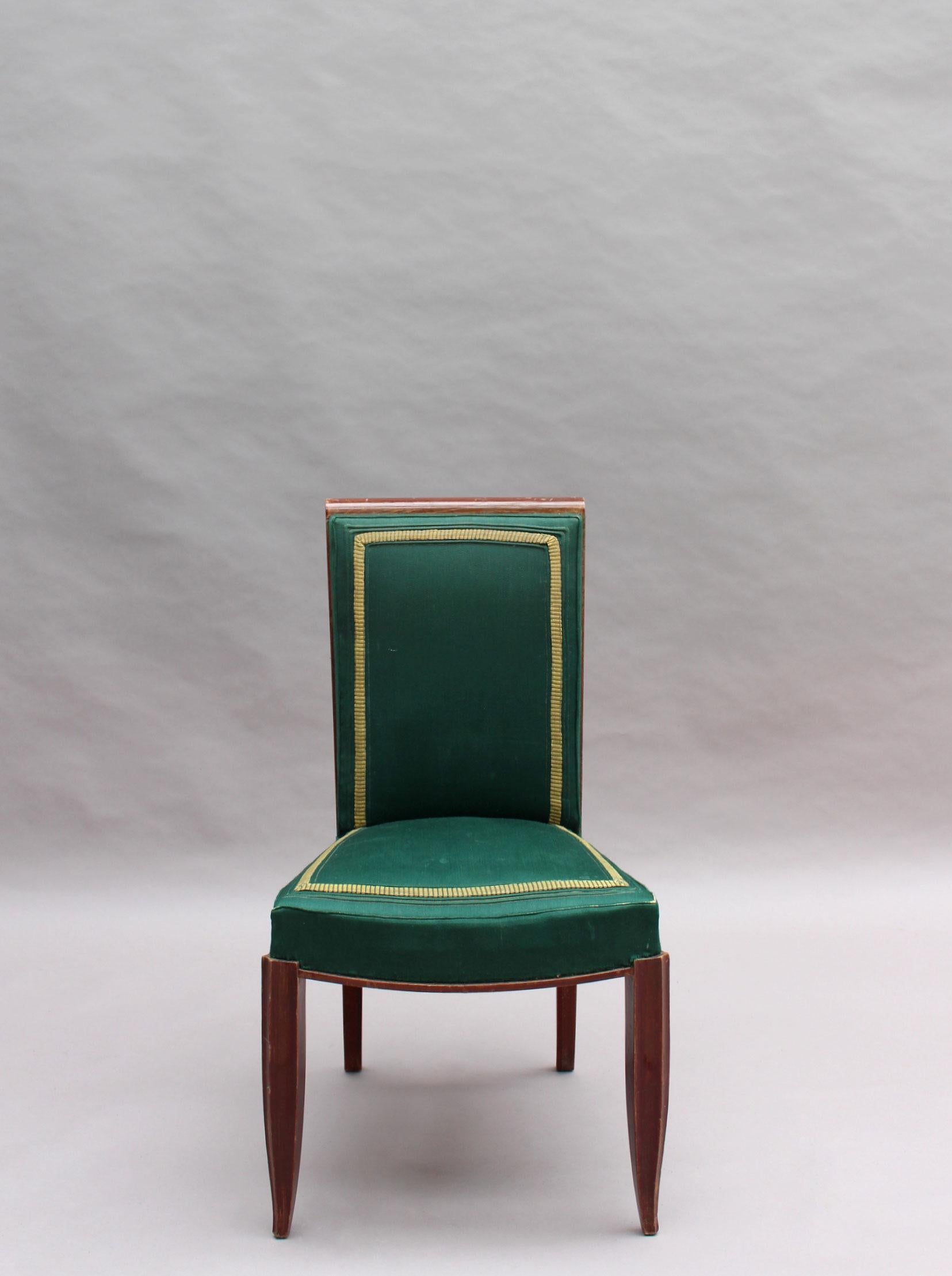 Satz von 6 feinen französischen Art Deco Eichenstühlen (Stoff) im Angebot