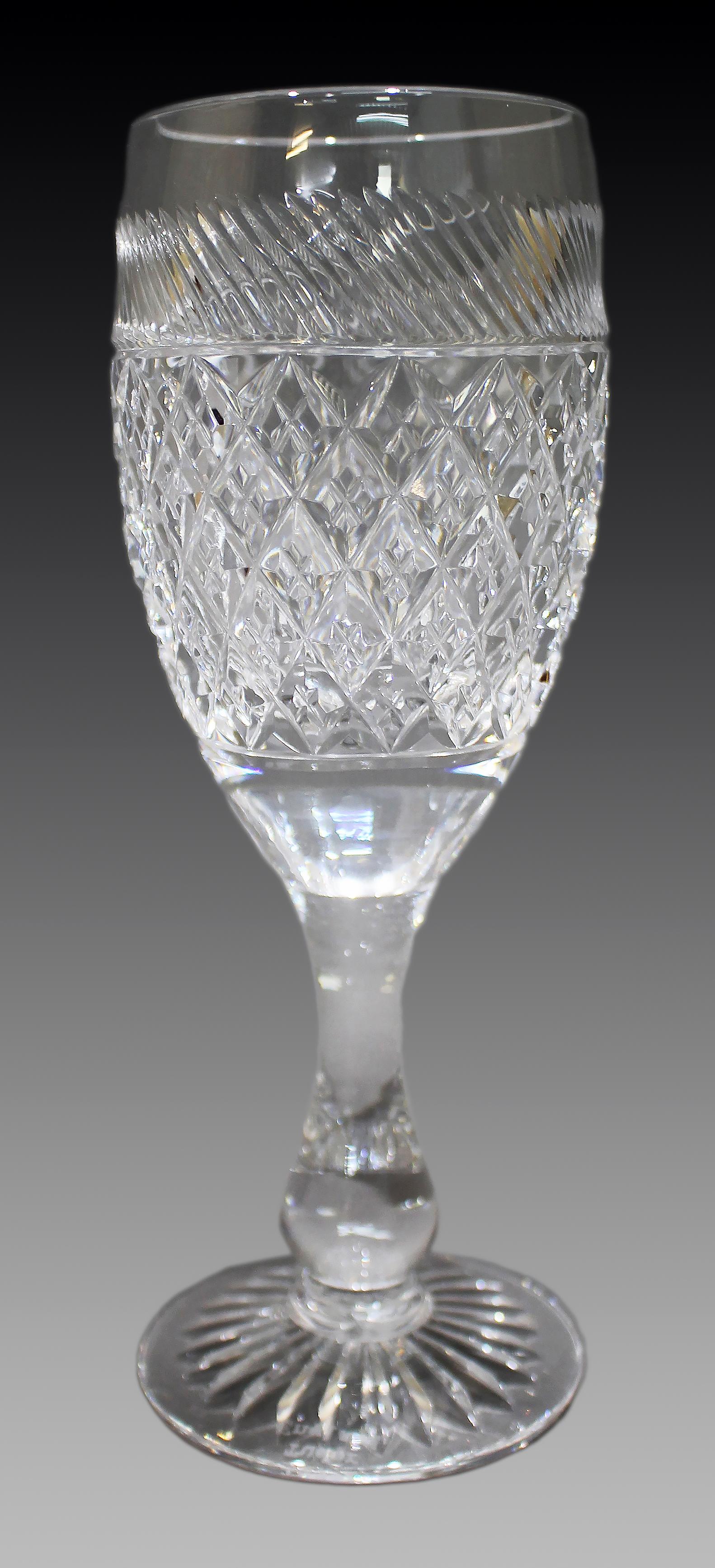 Britannique Set of 6 Fine Tudor Crystal Cut Glass Wine Glasses en vente