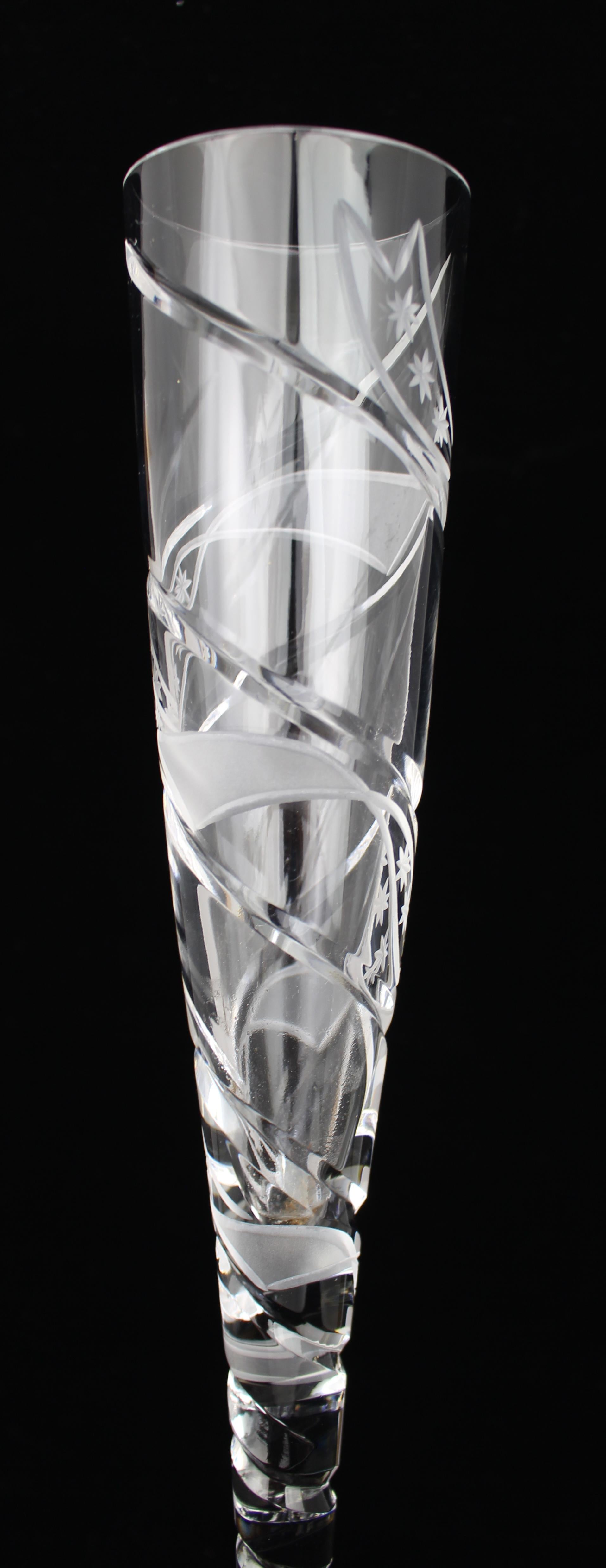 Set of 6 Fine Very Large Crystal Toasting Flutes in vendita 1