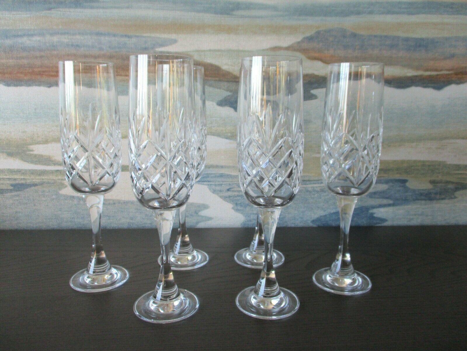 Set of 6 fine vintage cut glass Champagne flutes


Hand made fine cut crystal champagne flutes.

Late 20th century.

Offered in excellent condition.