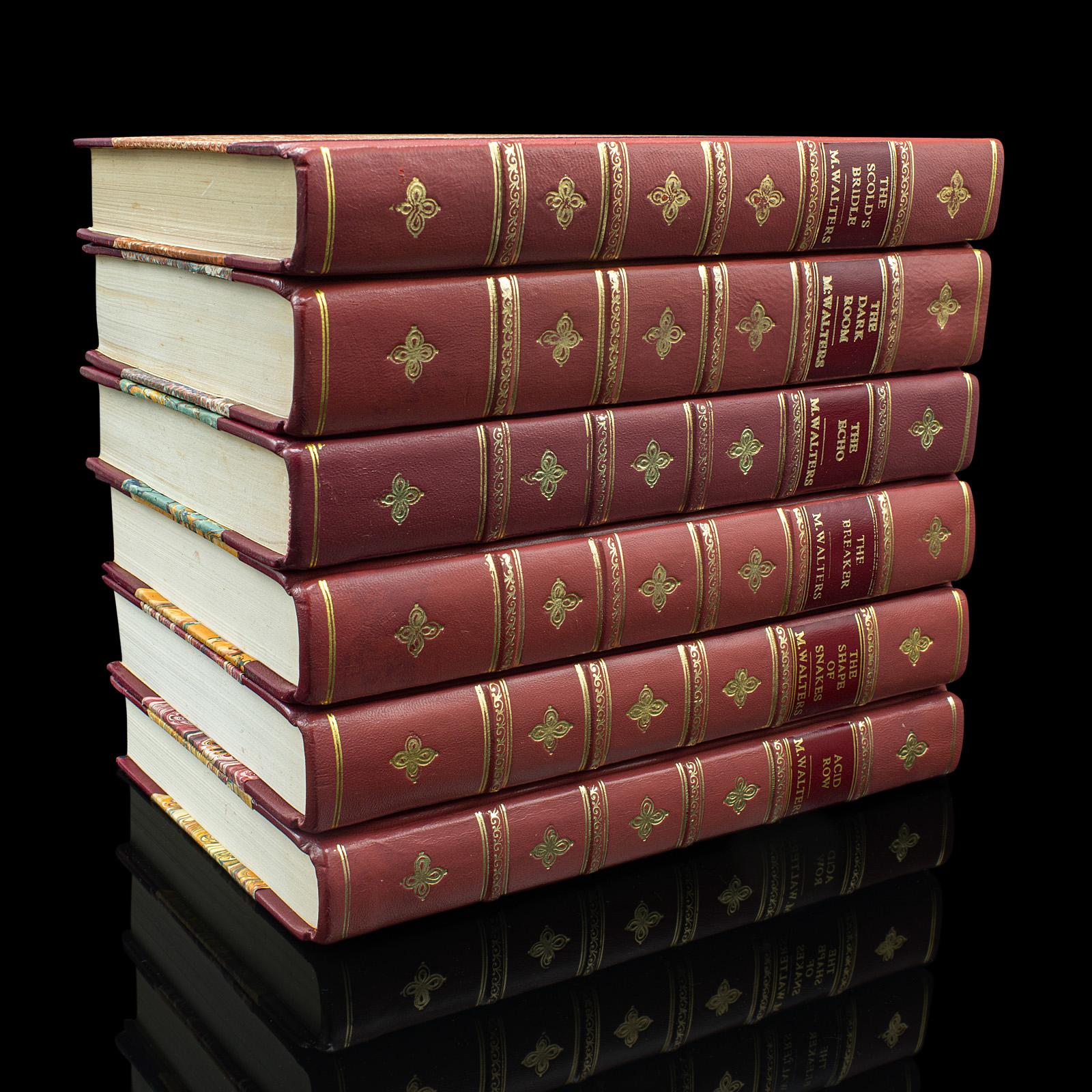 This is a set of 6 First Edition novels by Minette Walters. An English language, author signed hard-bound collection of crime writing, dating to the turn of the 21st century.

An award-winning author, Minette Walters (September 1949) has written