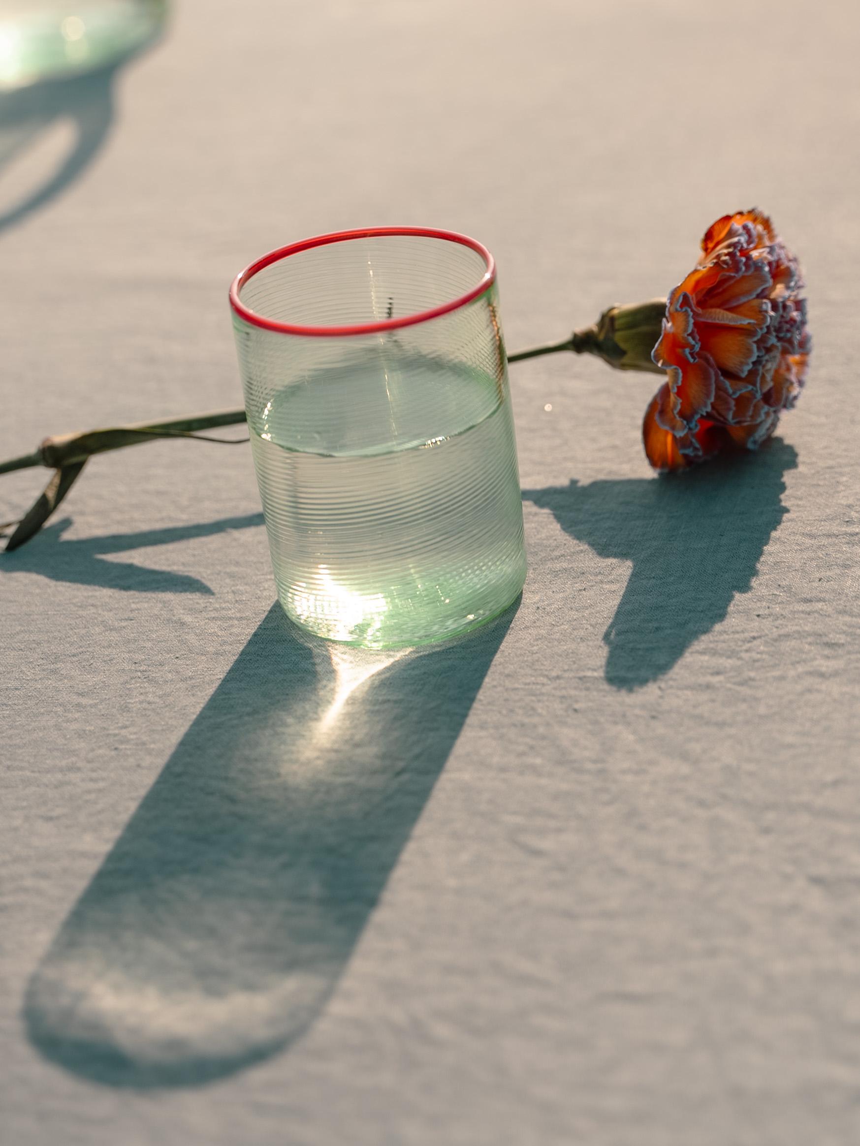 Verre d'art Set de 6 verres verts FIZZY avec bords en verre rose, par Giberto Venezia en vente