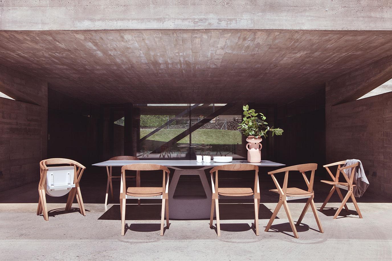 Set of 6  Foldable B Chairs With Varnished In Natural Ash Finish For Sale 1