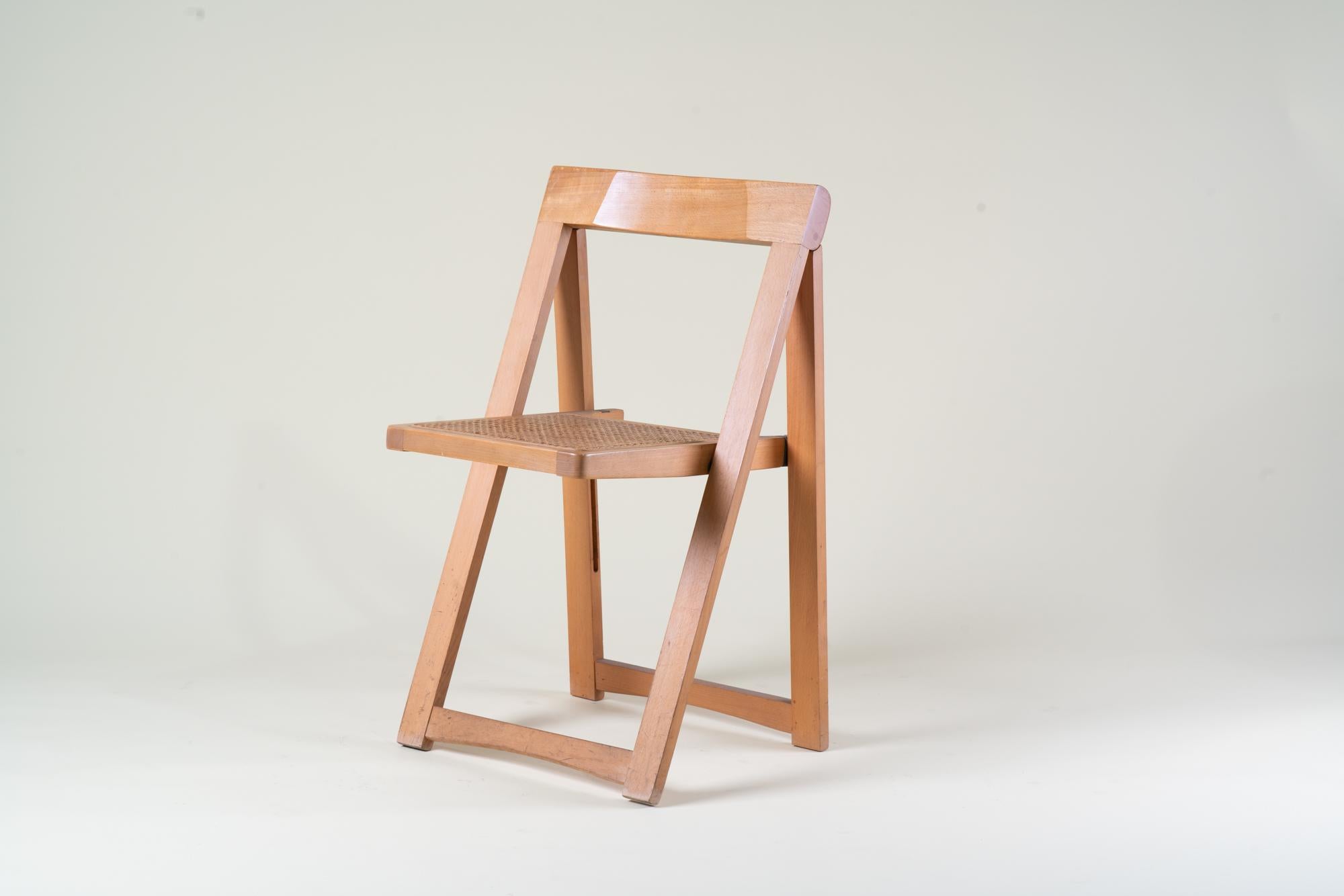 Aldo Jacober (1935 – 2012) was an Italian industrial designer and architect who began his career in the early 1950s. After studying architecture at Venice’s IUAV University, he initially worked for companies like Olivetti, designing typewriters and