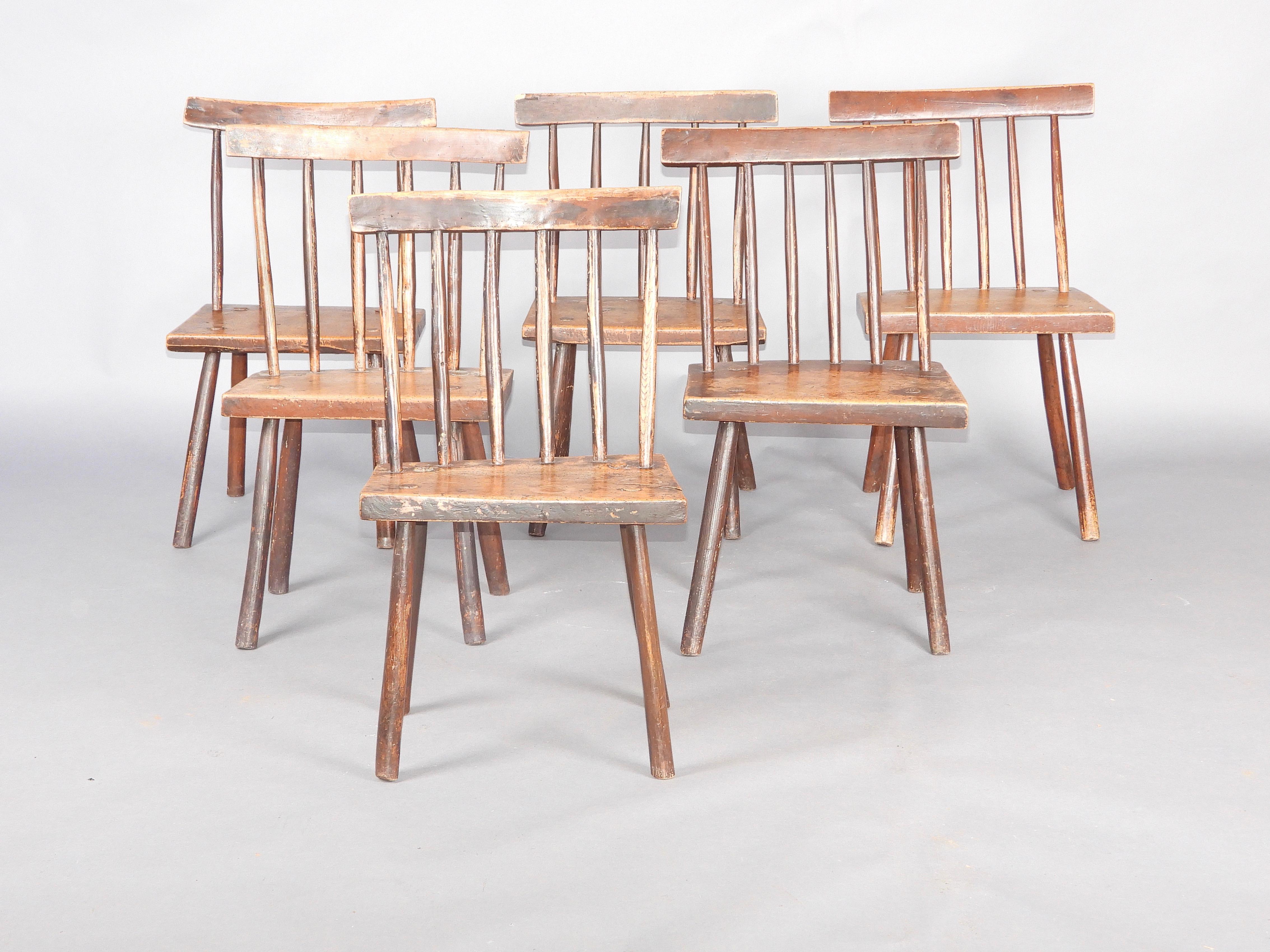 Ensemble de 6 chaises d'art populaire en vente 2