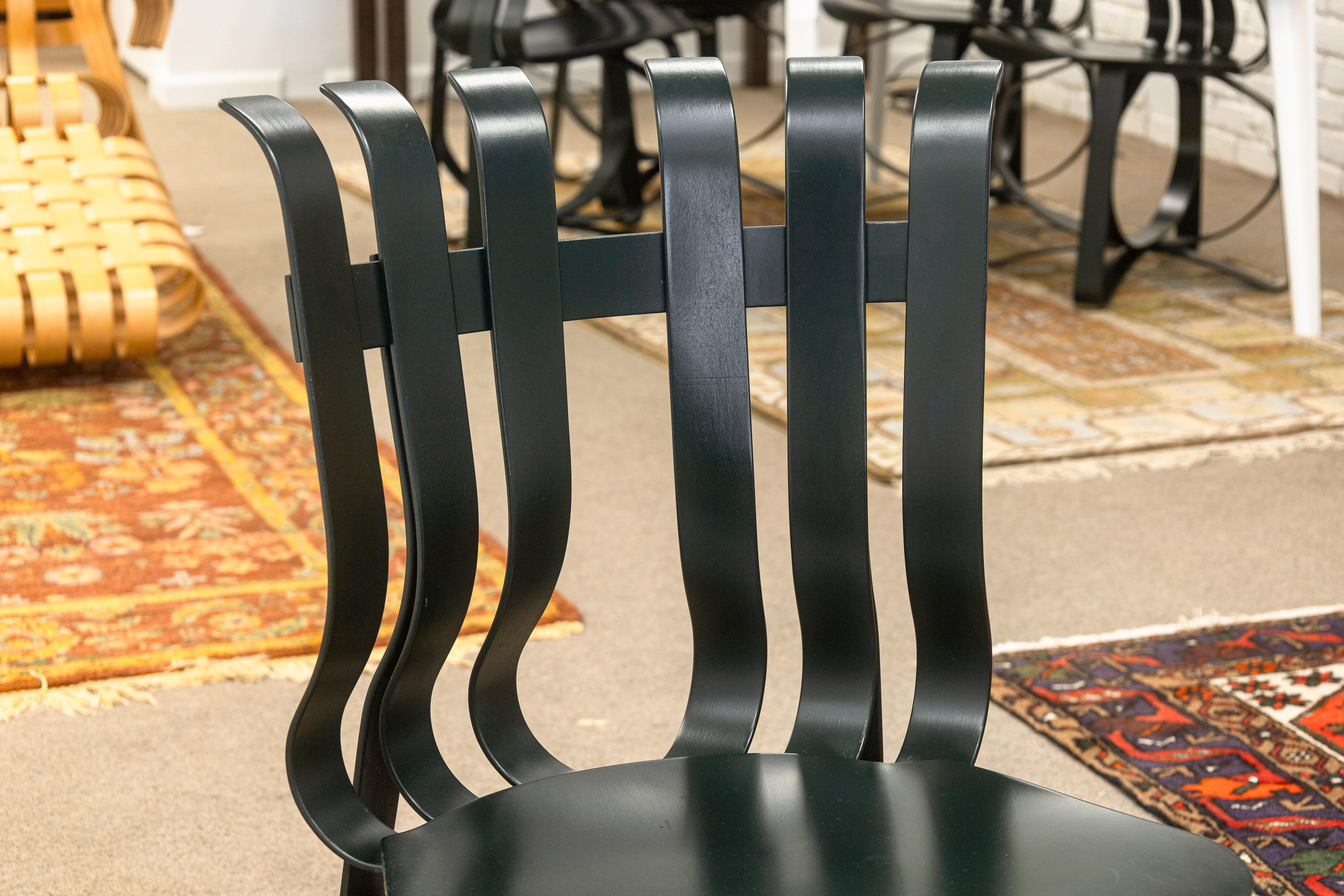Moderne Set of 6 Frank Gehry for Knoll Hat Trick Maple Bentwood Arm and Side Chairs 1993 en vente