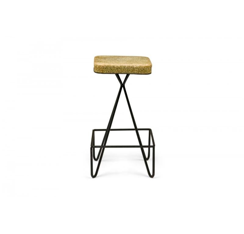 20ième siècle Ensemble de 6 pièces  Tabourets de bar pivotants en fer forgé 