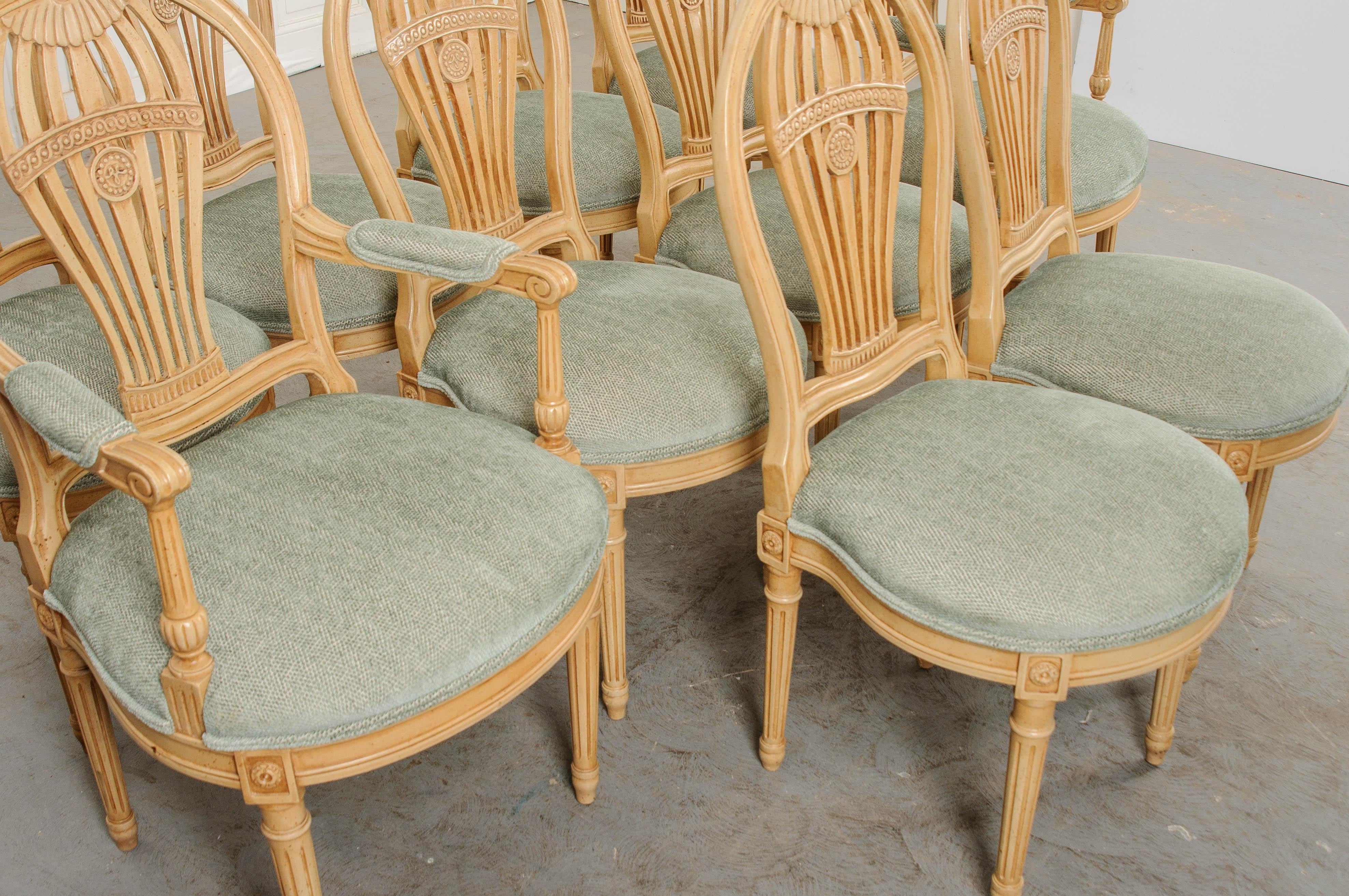 Louis XVI Ensemble de 6 chaises de salle à manger de reproduction françaises du 20ème siècle à dossier ballon en vente