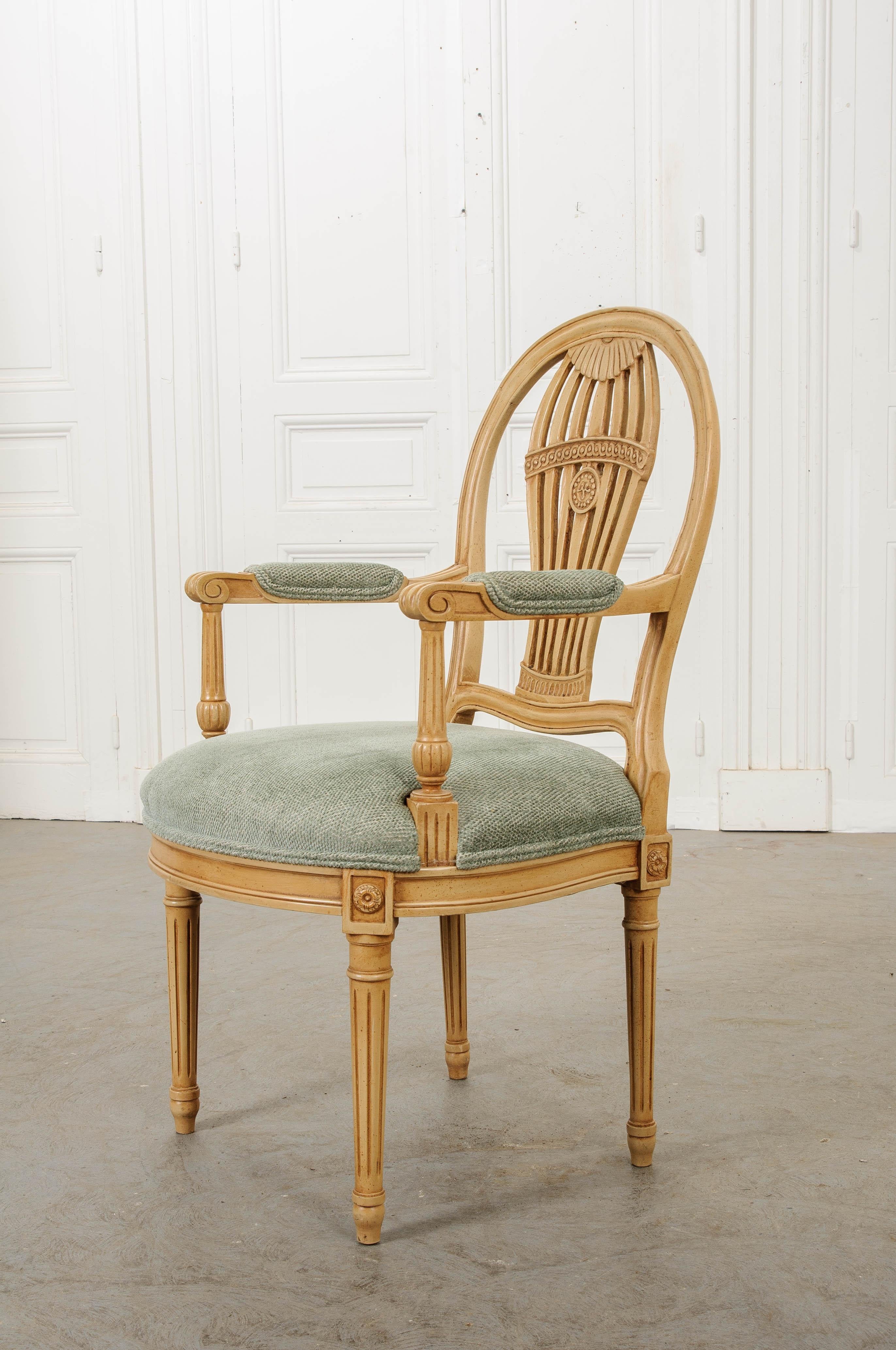 Ensemble de 6 chaises de salle à manger de reproduction françaises du 20ème siècle à dossier ballon en vente 1