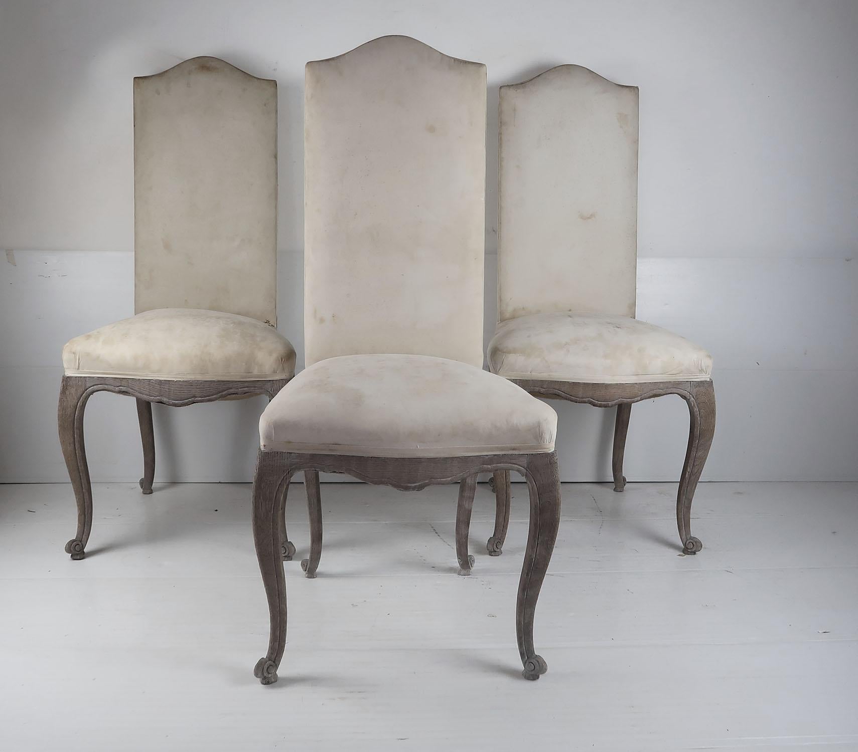 An elegant set of 6 dining chairs.

There is a lovely sort of greyness to the wood

Limed oak with original calico upholstery.

I particularly like the cabriole legs at the back and the simple os de mouton shape to the top rail.

I have not