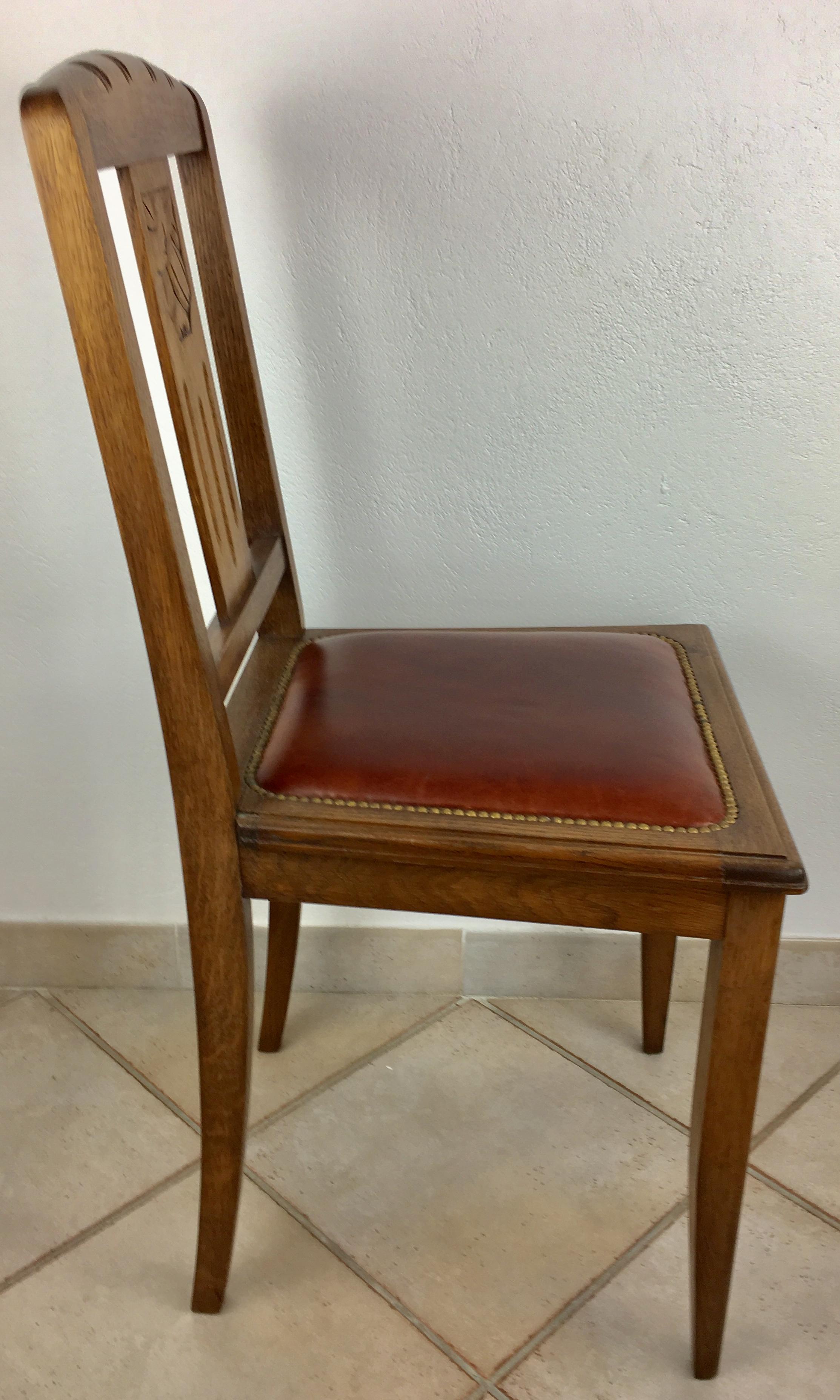 20th Century Set of 6 French Art Deco Oak Dining Chairs with Carved Backs