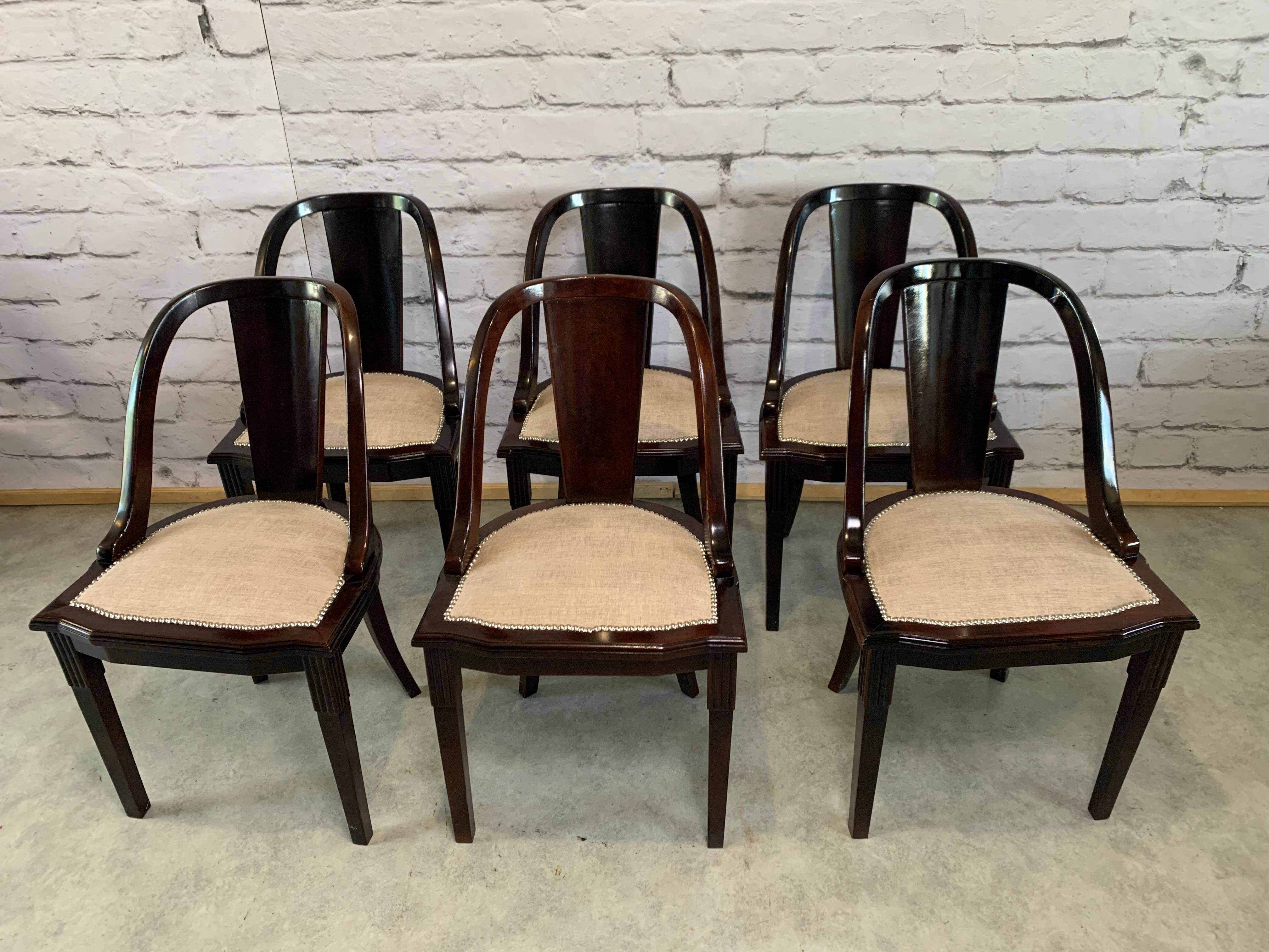 Set of 6 French Art Deco “Gondola” Dining Chairs Circa 1930s , made of mahogany, the mahogany wood has been ebonized and finished with a French polished high luster ,The seats Of 6 dining chairs have been newly upholstered in light beige colour