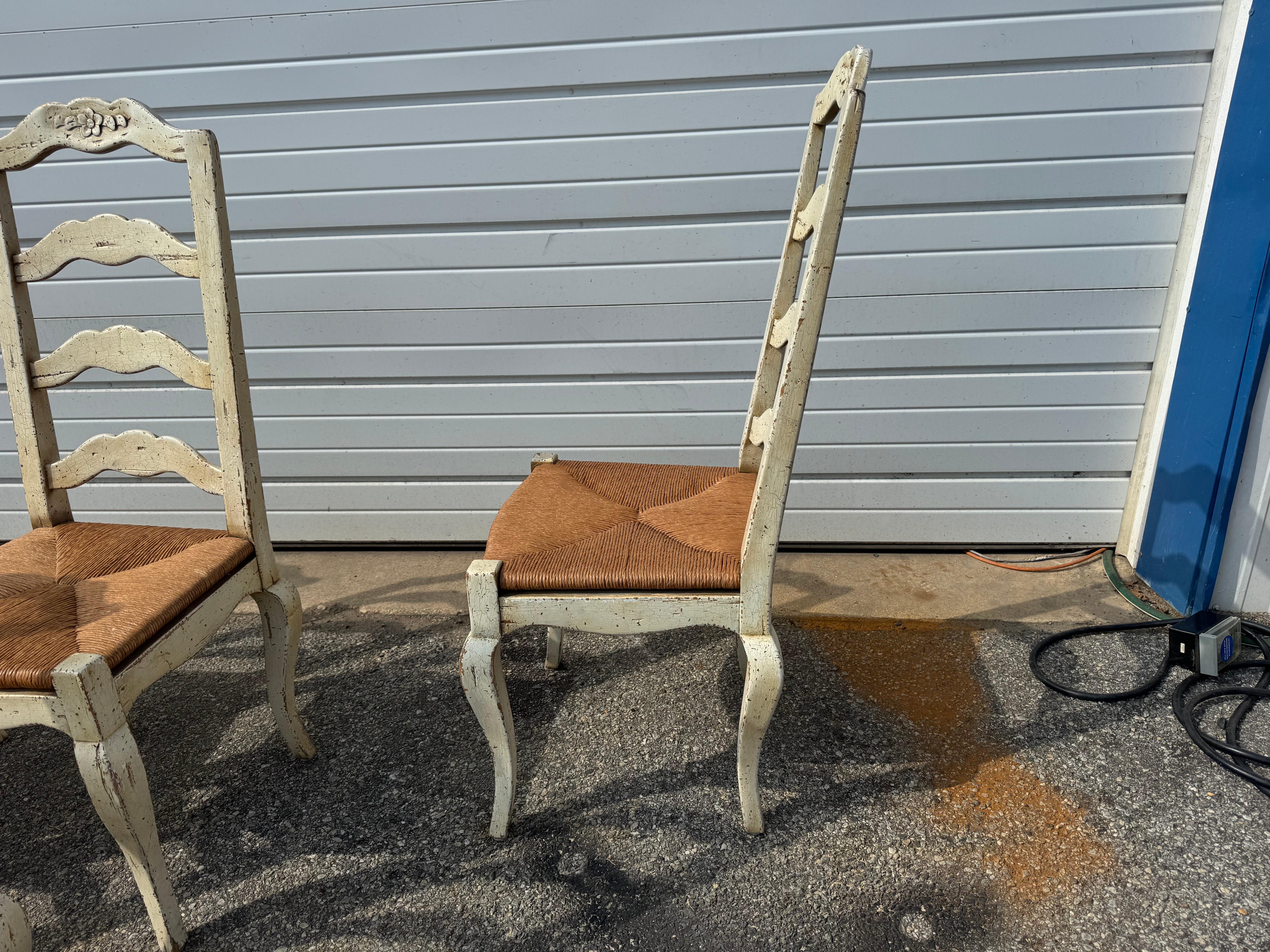 Ensemble de 6 chaises de salle à manger à dossier échelonné Antique French Country en vente 5