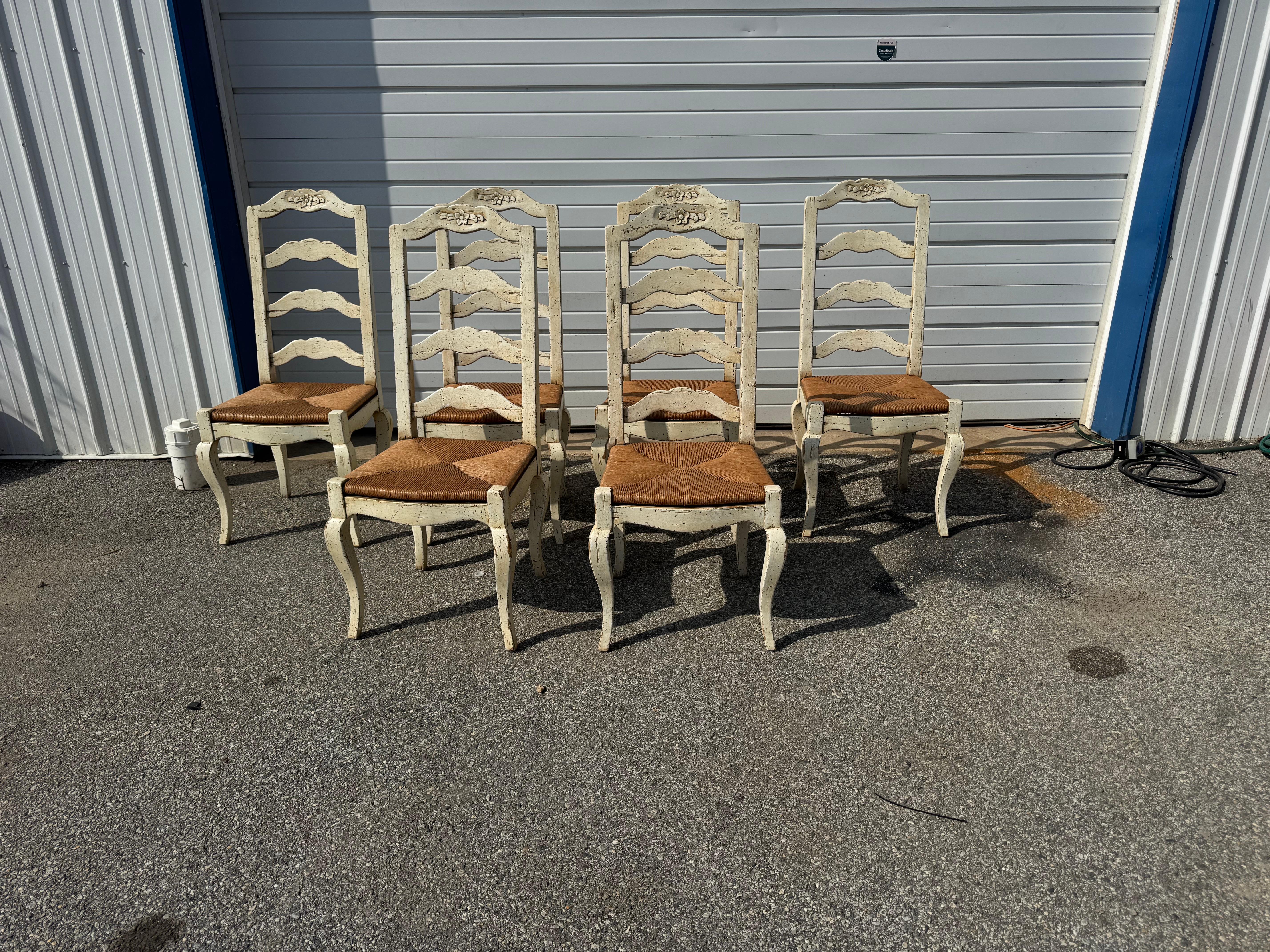 Ensemble de 6 chaises de salle à manger à dossier échelonné Antique French Country en vente 8