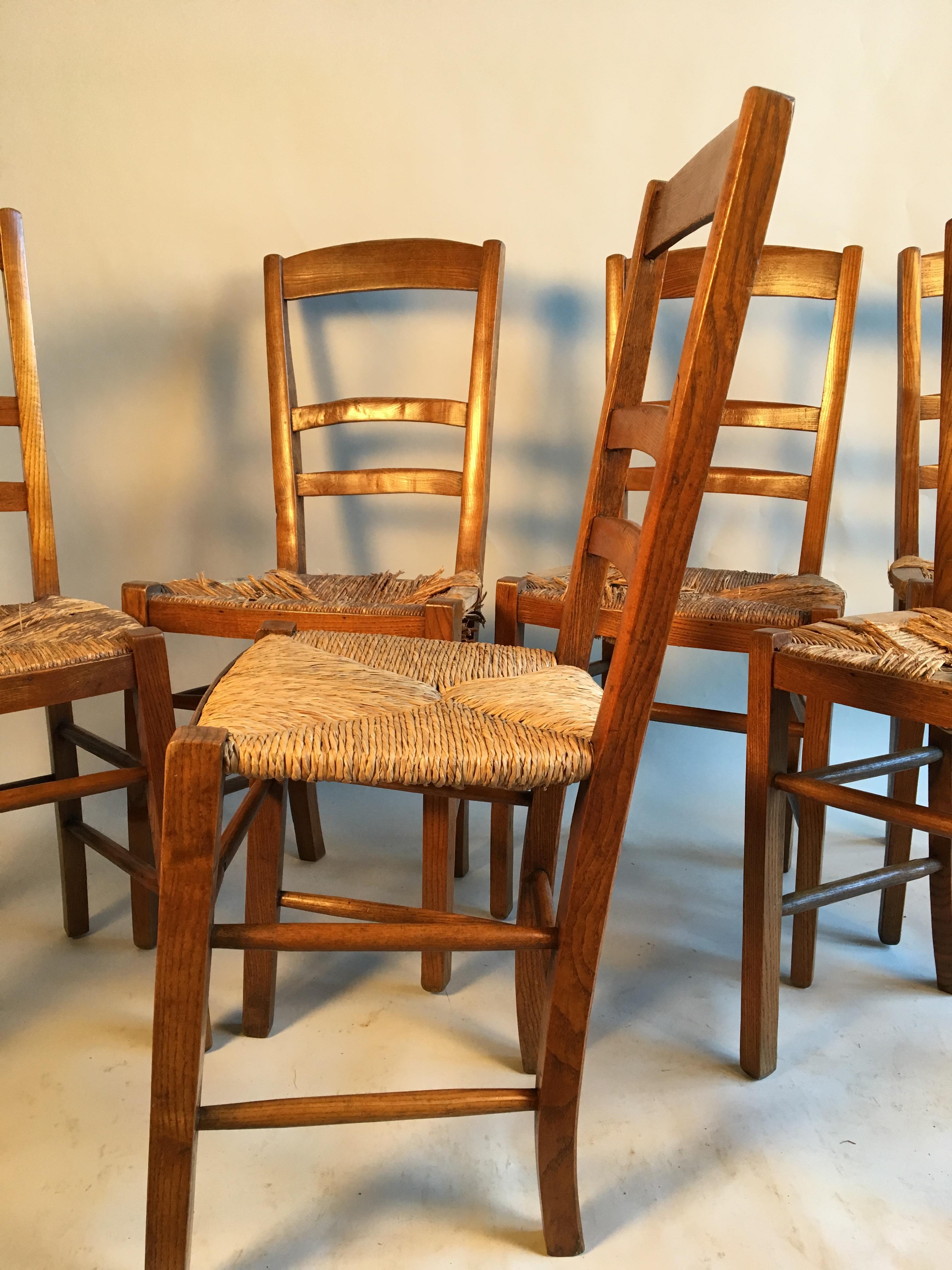 Set of 6 French Country Ladder Back Chairs, Mid-19th Century In Fair Condition In Doylestown, PA
