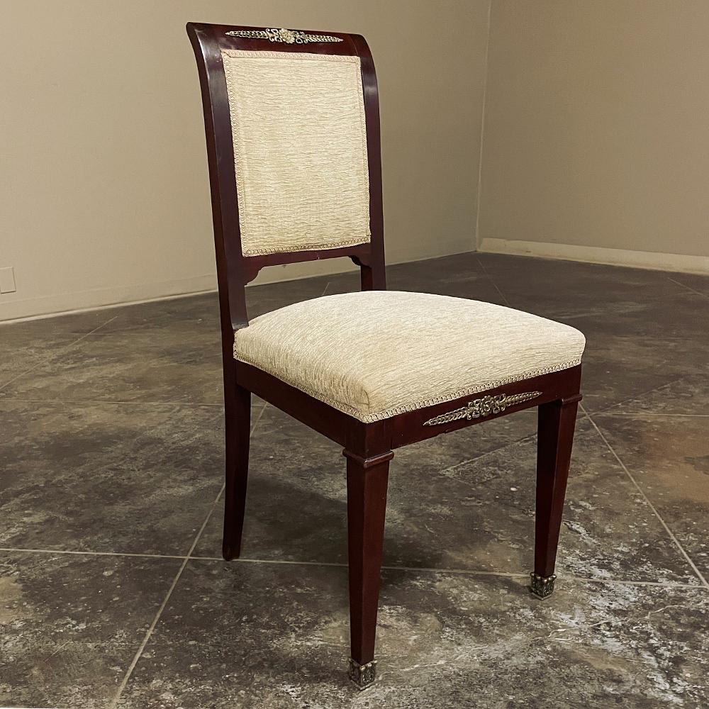 Satz von 6 französischen Empire-Esszimmerstühlen aus Mahagoni mit Bronzebeschlägen im Zustand „Gut“ im Angebot in Dallas, TX
