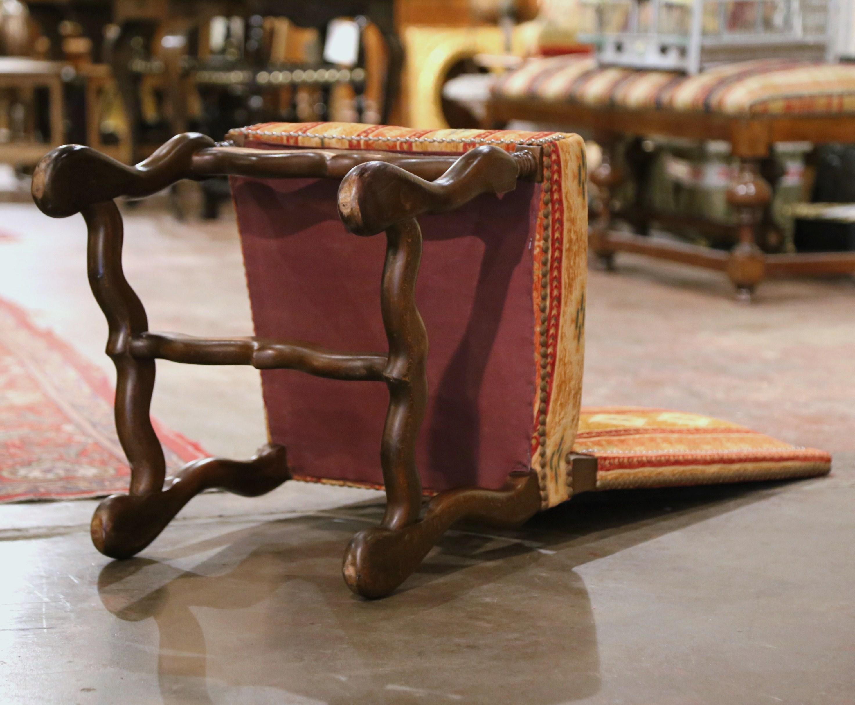 20ième siècle Ensemble de 6 chaises de salle à manger françaises Louis XIII sculptées à haut dossier en os de mouton